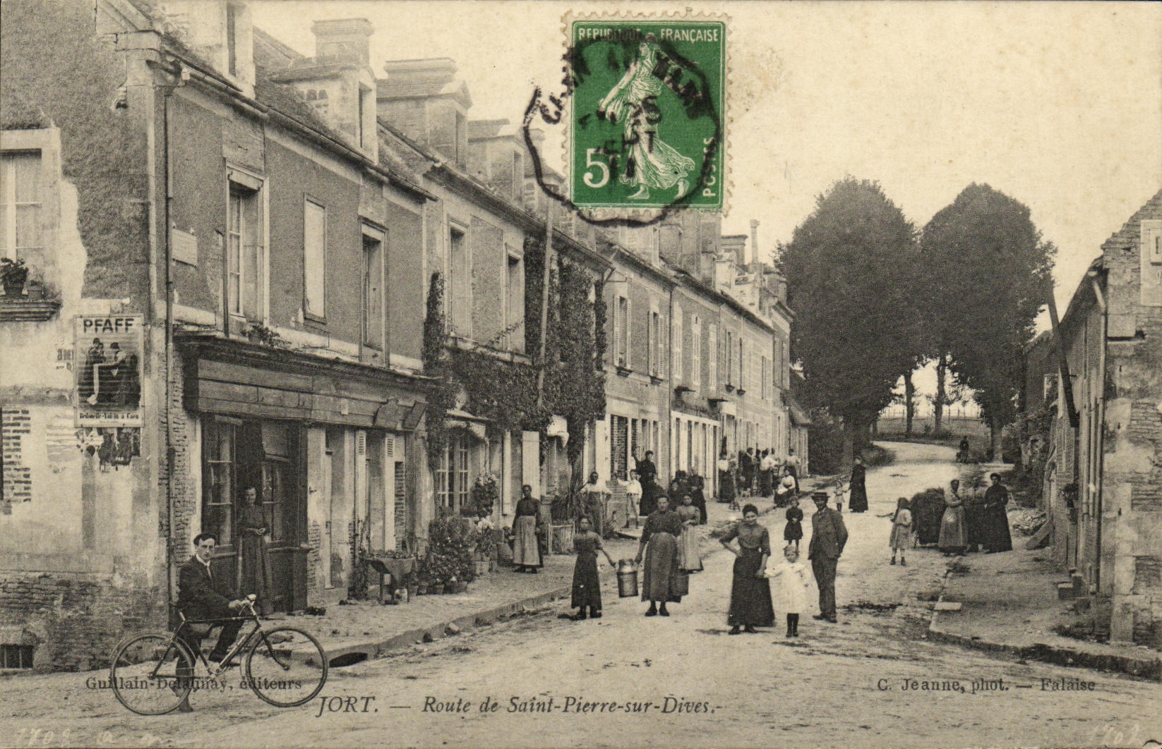 Camino de Jort de la POSTAL de la VENDIMIA del Saint Pierre en TAPA divina de la bicicleta