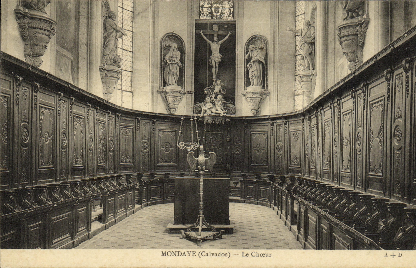 VINTAGE POSTCARD Mondaye Chorus