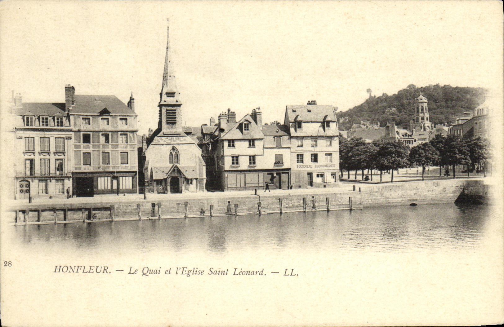 CPA Honfleur Le Quai L Eglise Saint Leonard