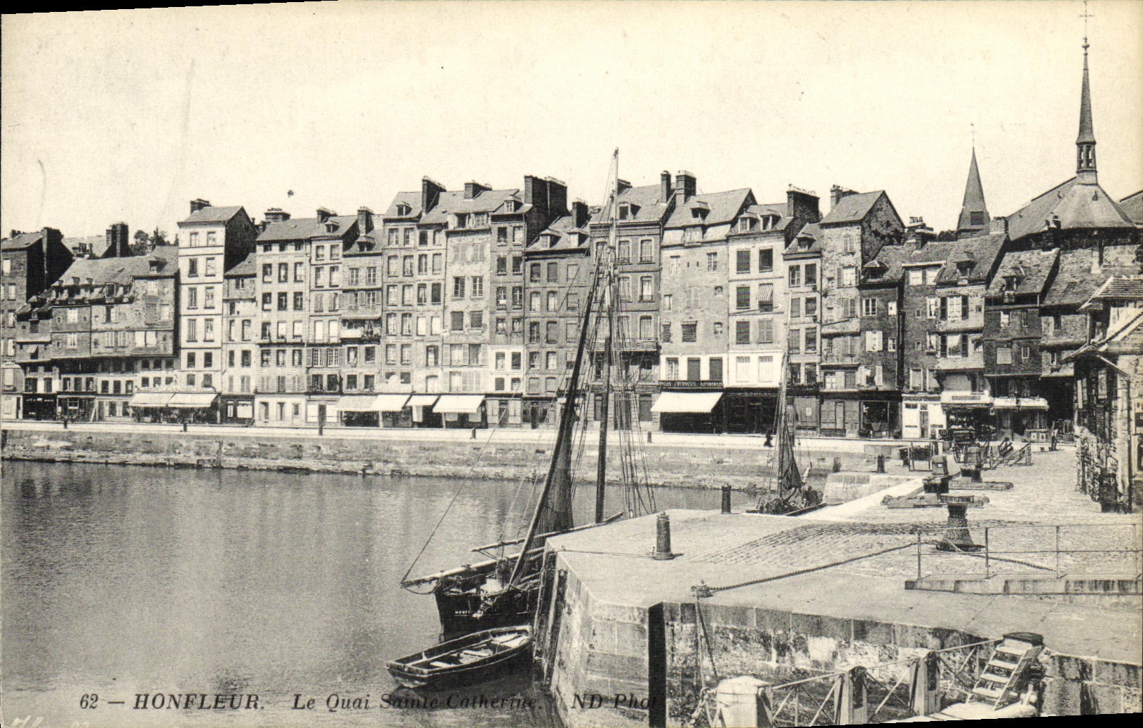 CPA Honfleur Le Quai Sainte Catherine