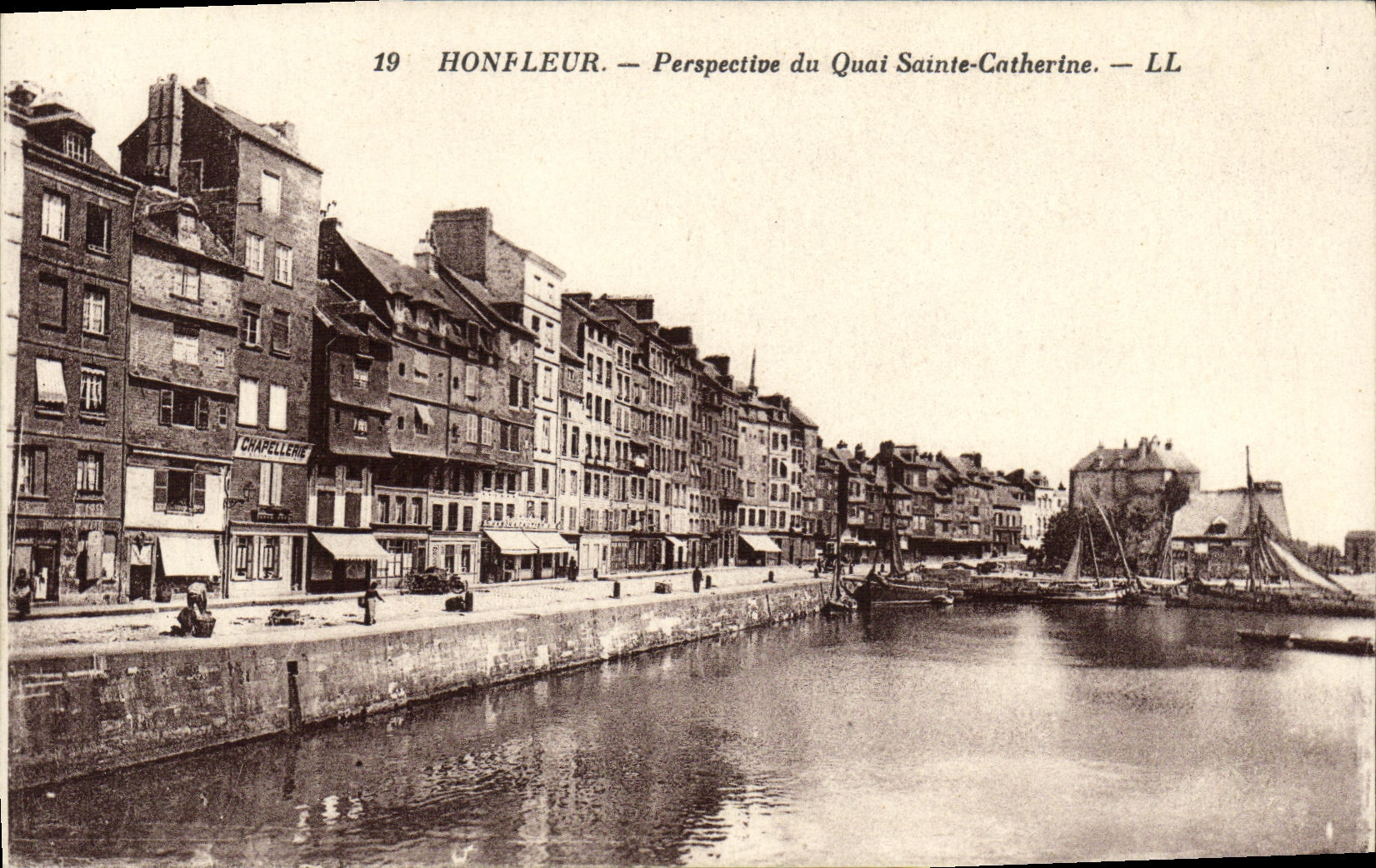 CPA Honfleur Perspectioe du Quai Sainte Catherine