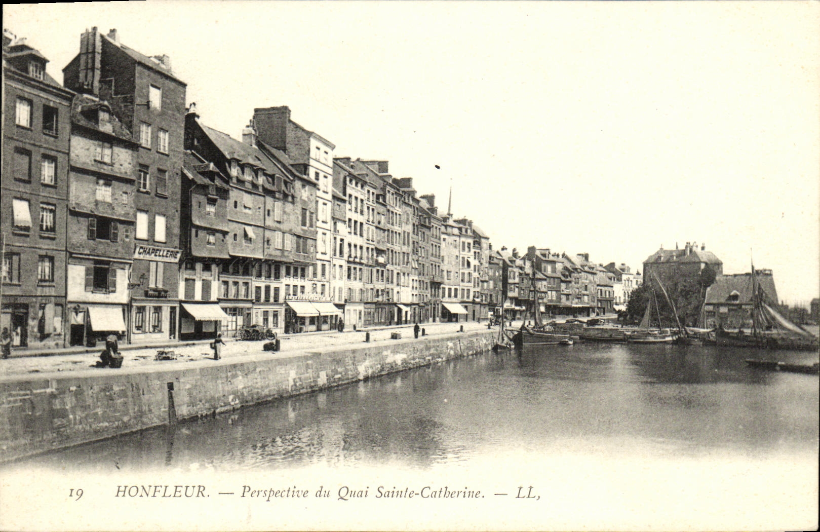 CPA Honfleur Perspectioe du Quai Sainte Catherine