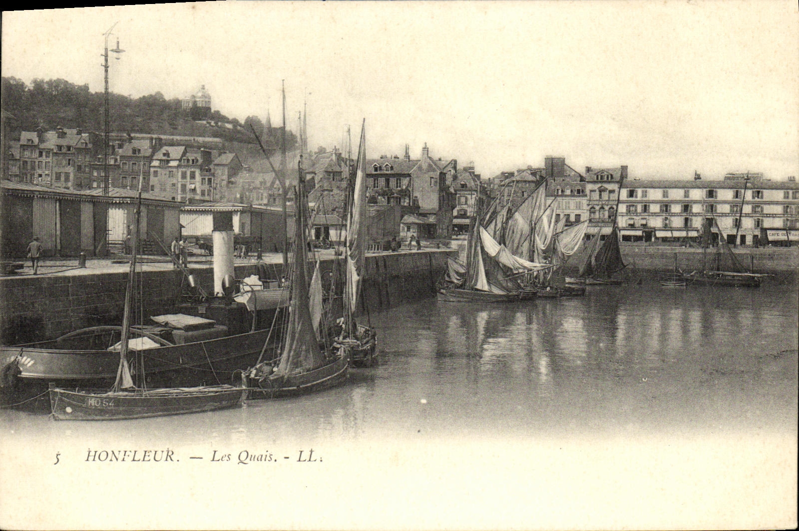 CPA Honfleur Les Quais Bateaux