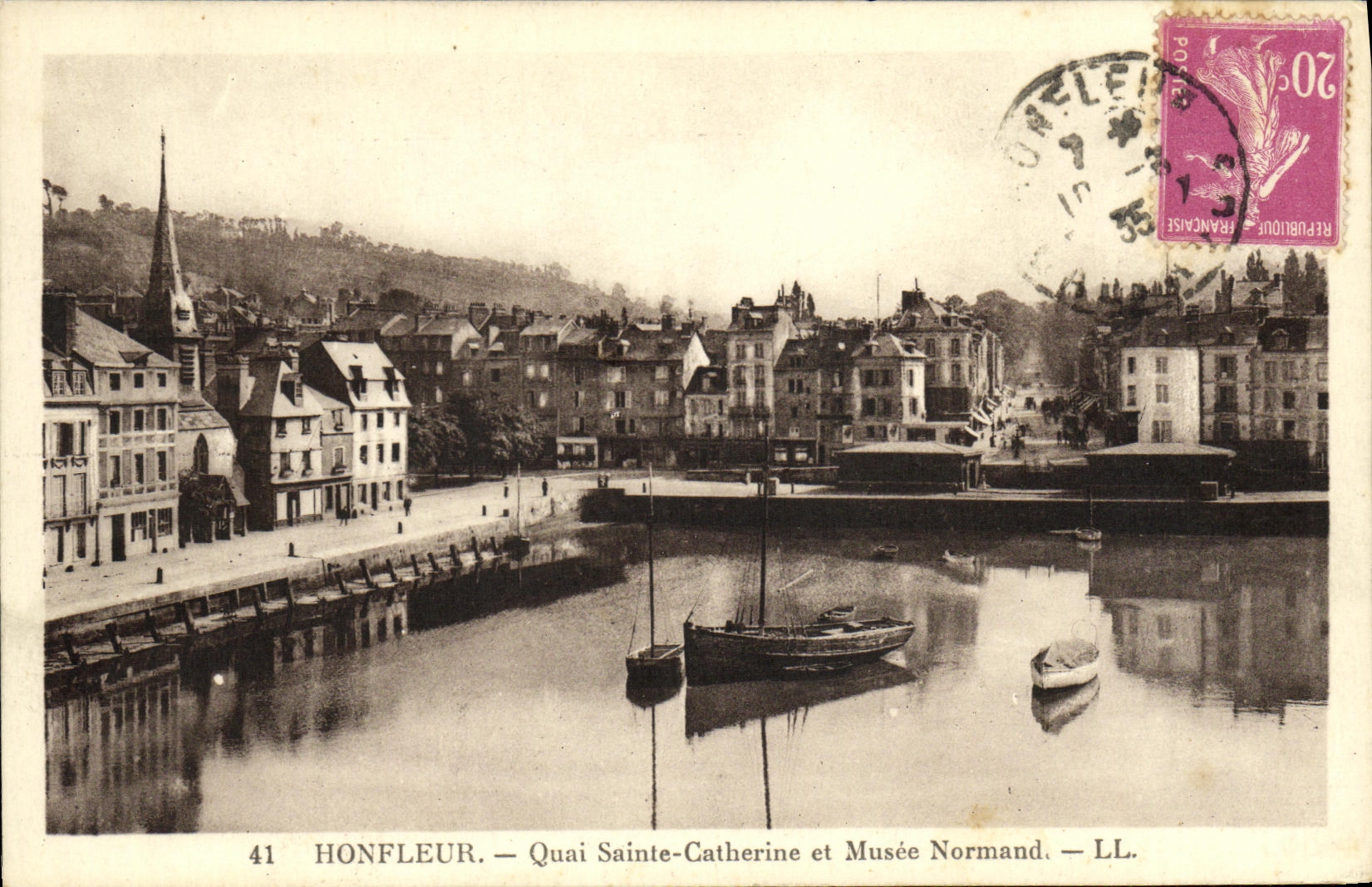 CPA Honfleur Le Quai Ste Catherine et Musee Normand