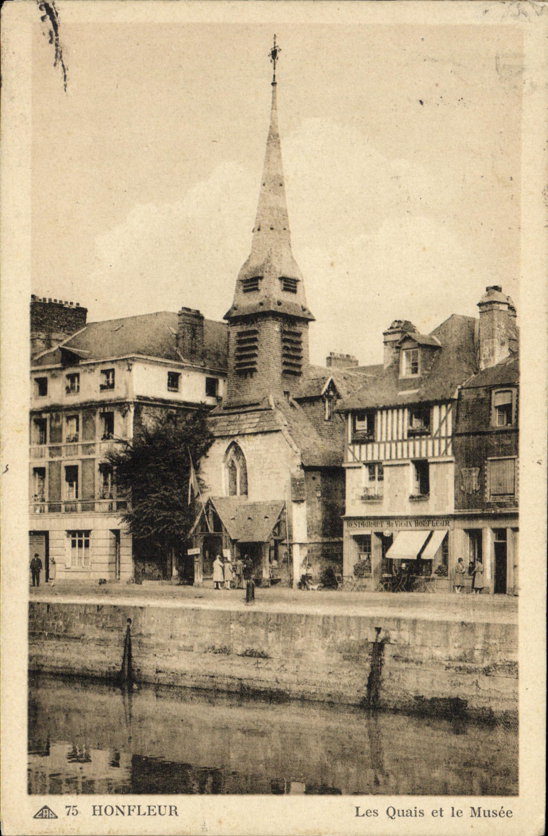 CPA Honfleur Le Quais et le Musee