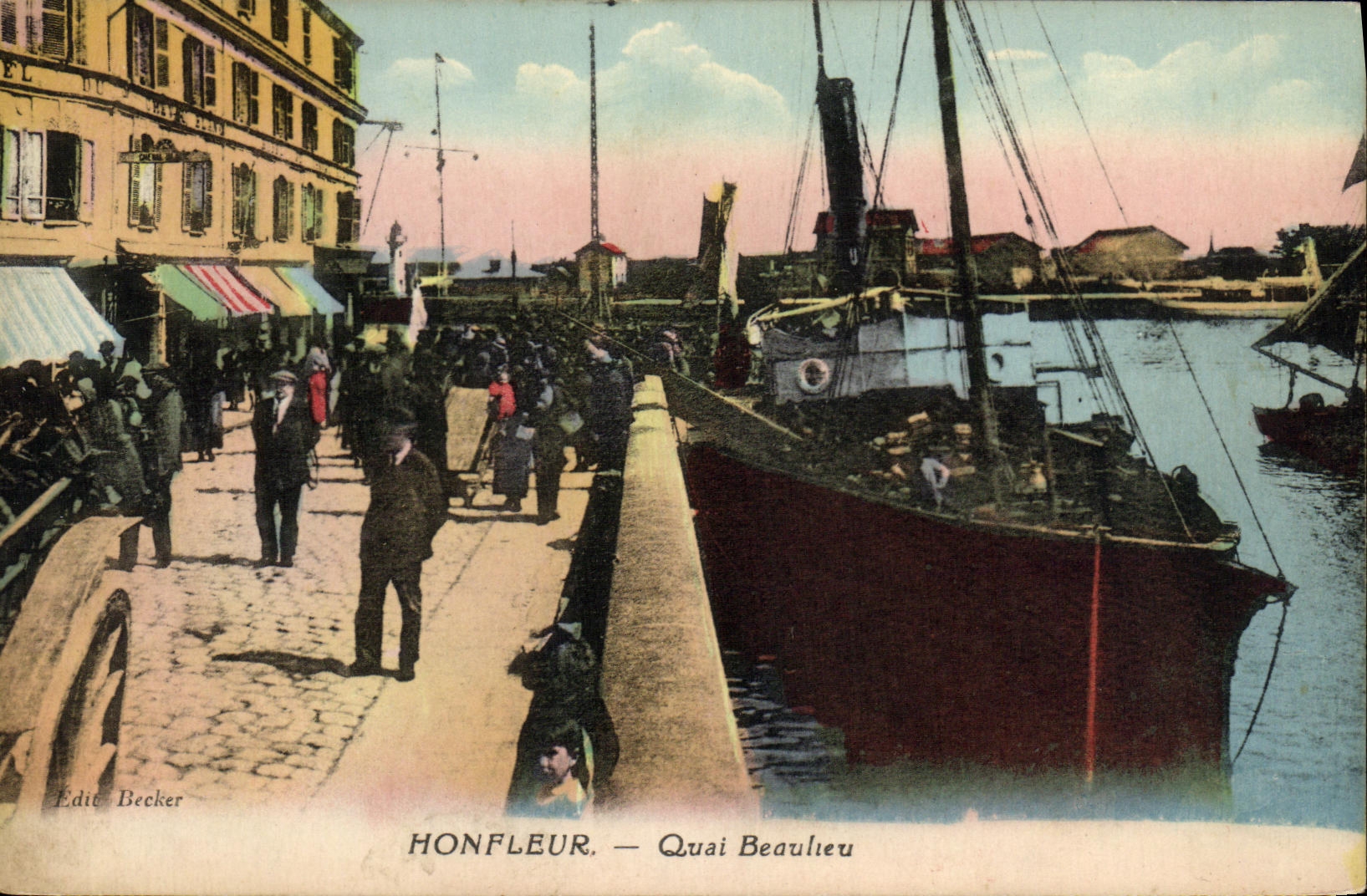 CPA Honfleur Le Quai Beaulieu Bateau