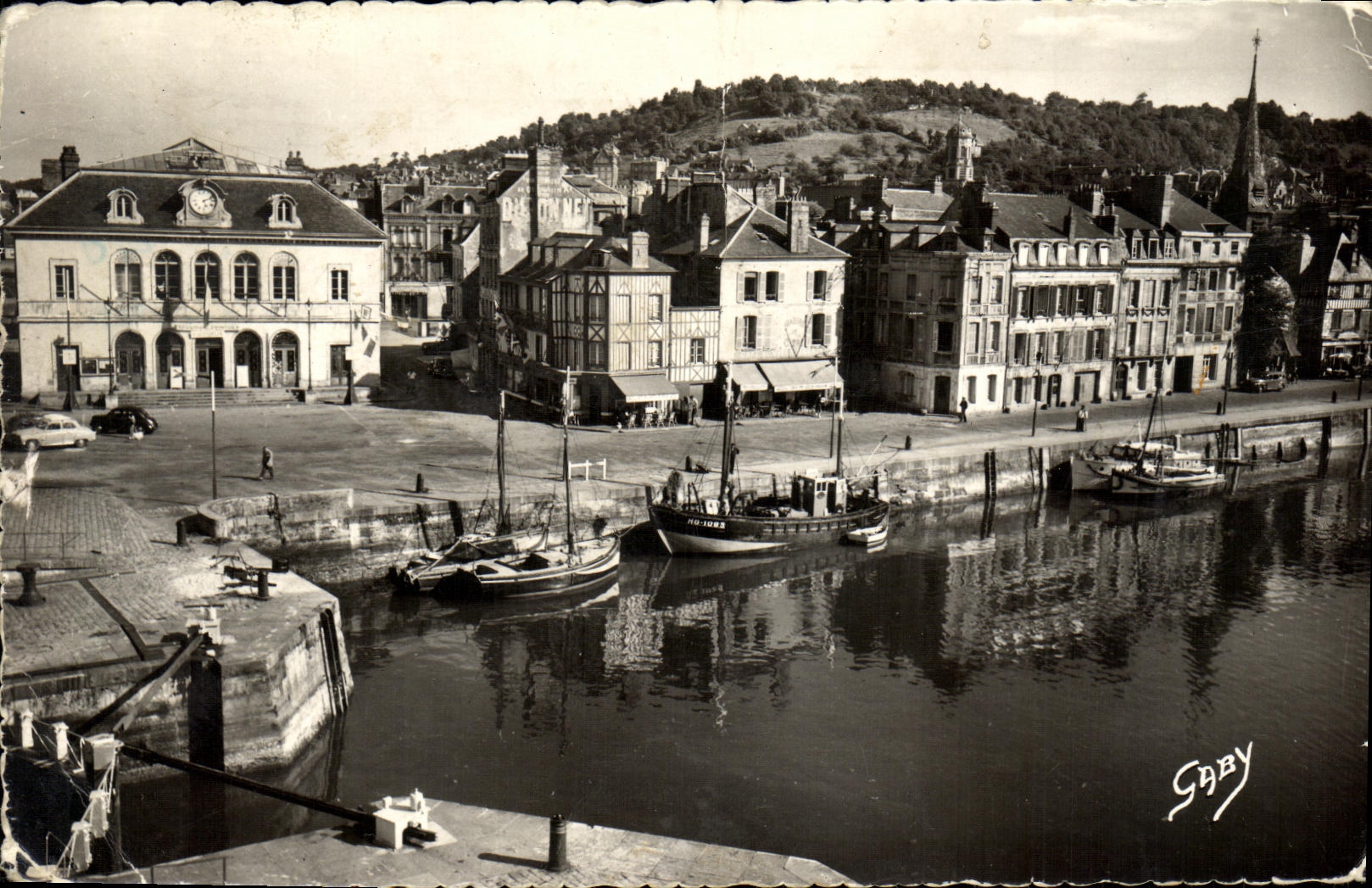 CPM Honfleur Perspective du Quai Saint Catherine