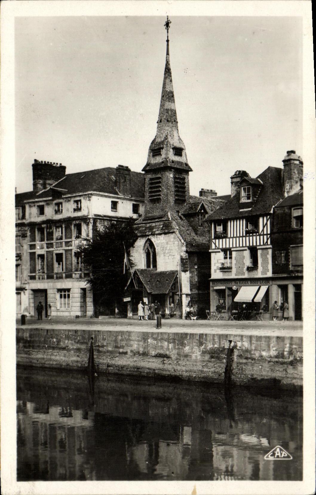 CPM Honfleur Quais et le Musee
