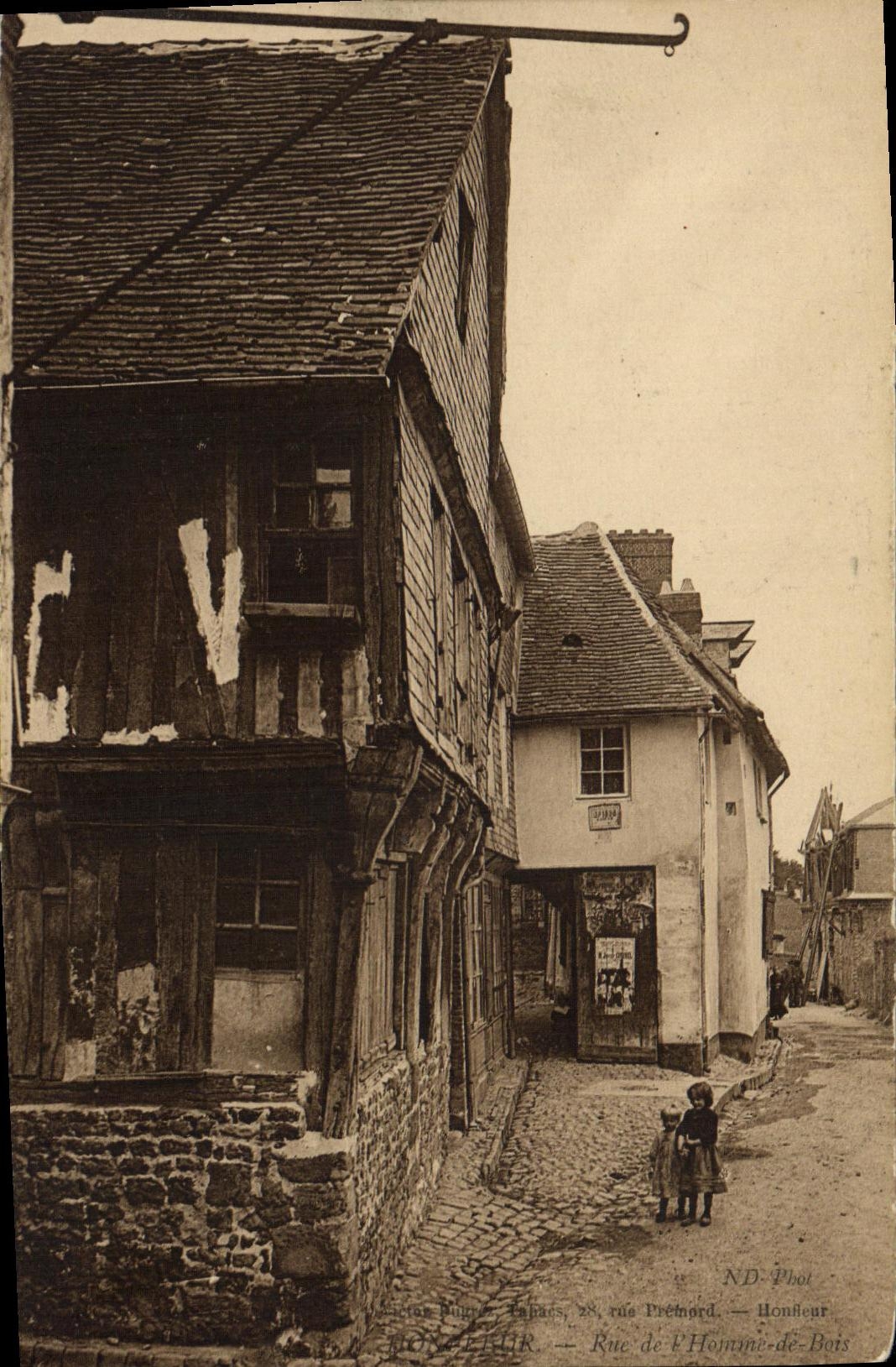 CPA Honfleur La Rue de l homme de bois