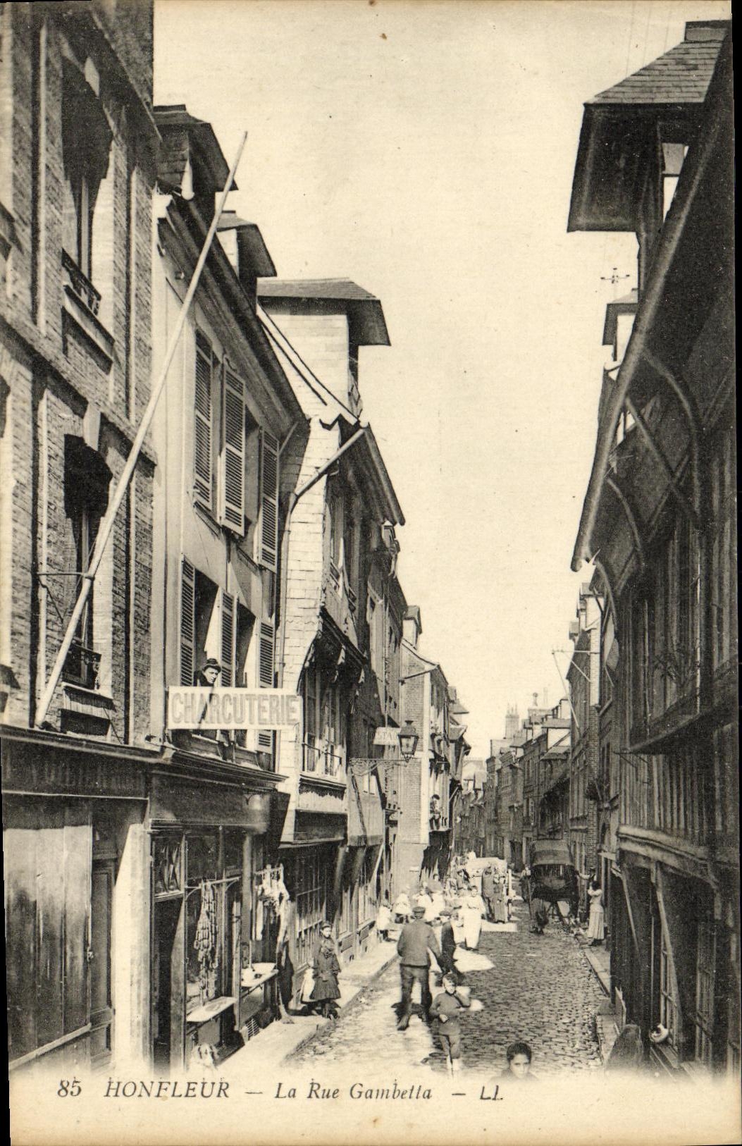 CPA Honfleur La Rue Gambetta Charcuterie