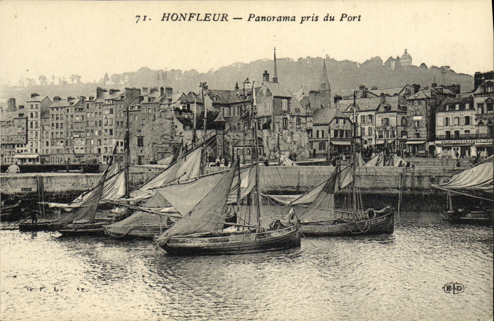 CPA Honfleur Panorama Pris du Port Bateaux