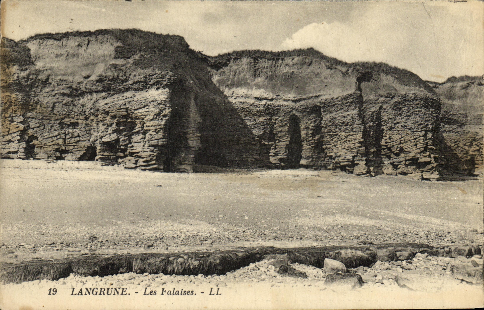 VINTAGE POSTCARD Langrune Cliffs