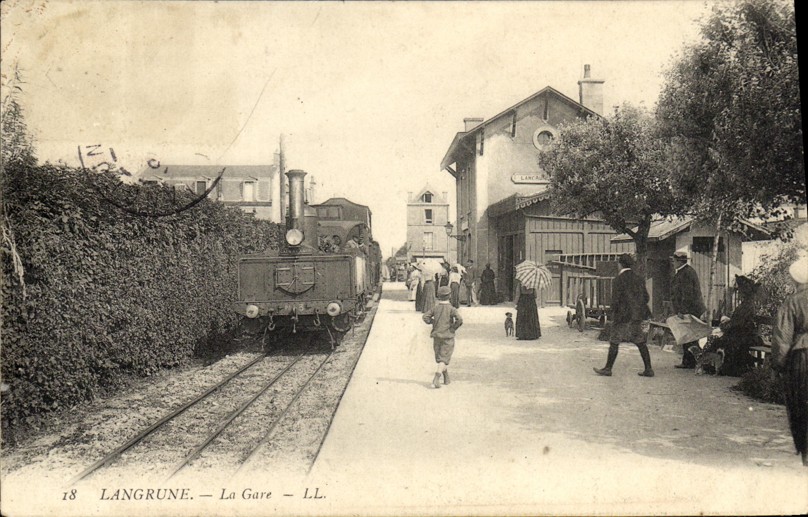 VINTAGE POSTCARD Langrune Train station Train TOP