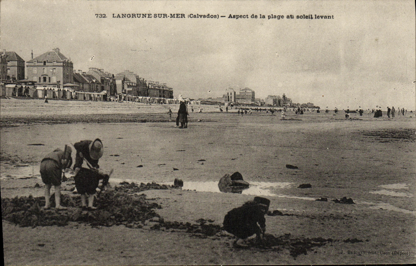 VINTAGE POSTCARD Langrune On Sea Aspect of the Beach to the rising sun