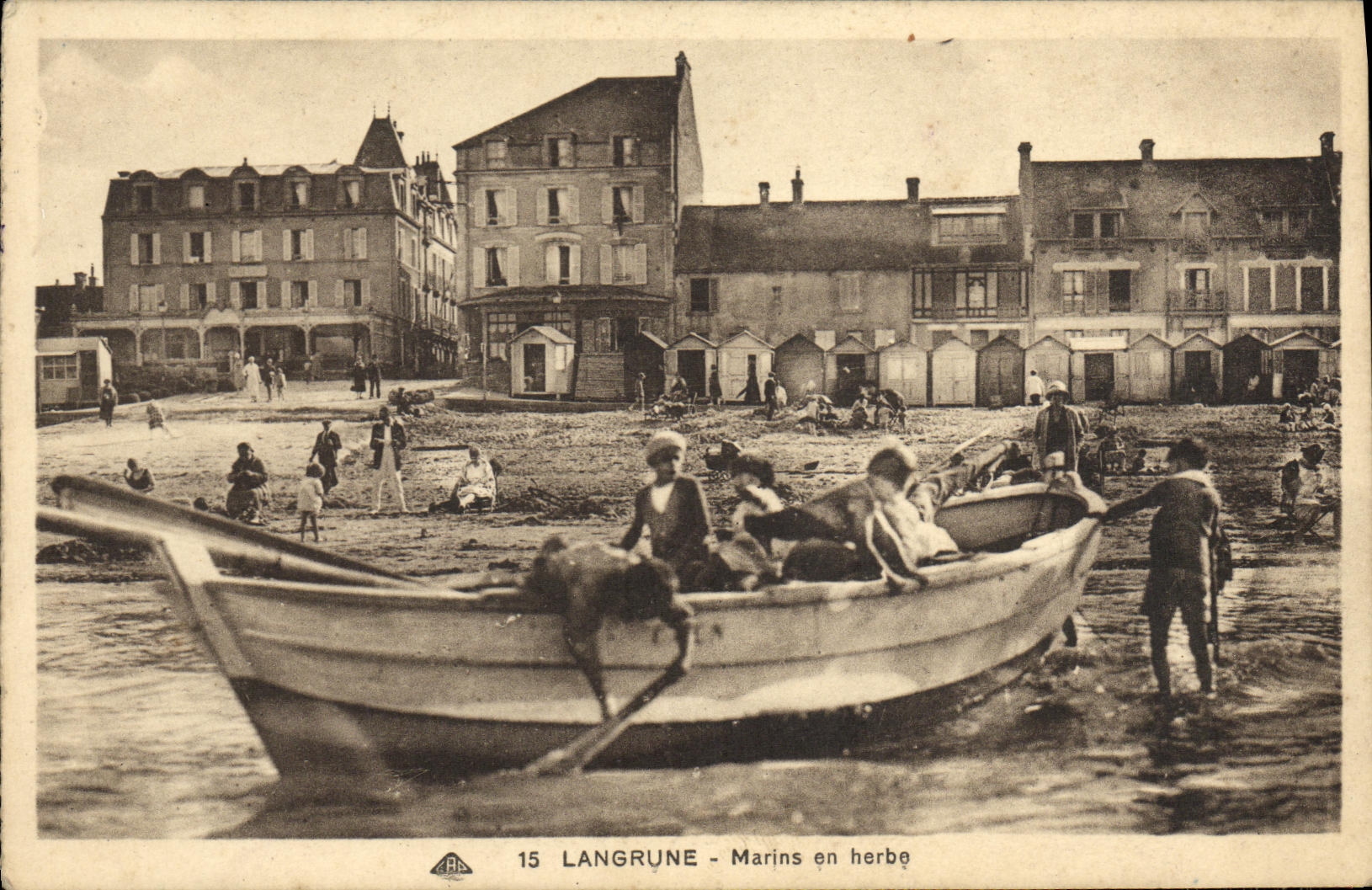 VINTAGE POSTCARD Langrune Marins Bleaches on grass Children of them