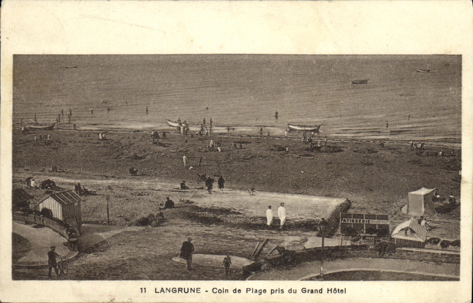 Esquina de Langrune de la POSTAL de la VENDIMIA de la playa tomada del hotel grande