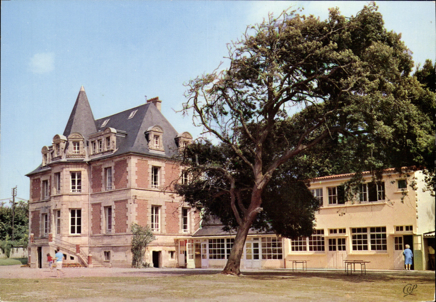 MODERN CARD Lion sur Mer Familiate House and Summer camp UNCMT Center Sorel