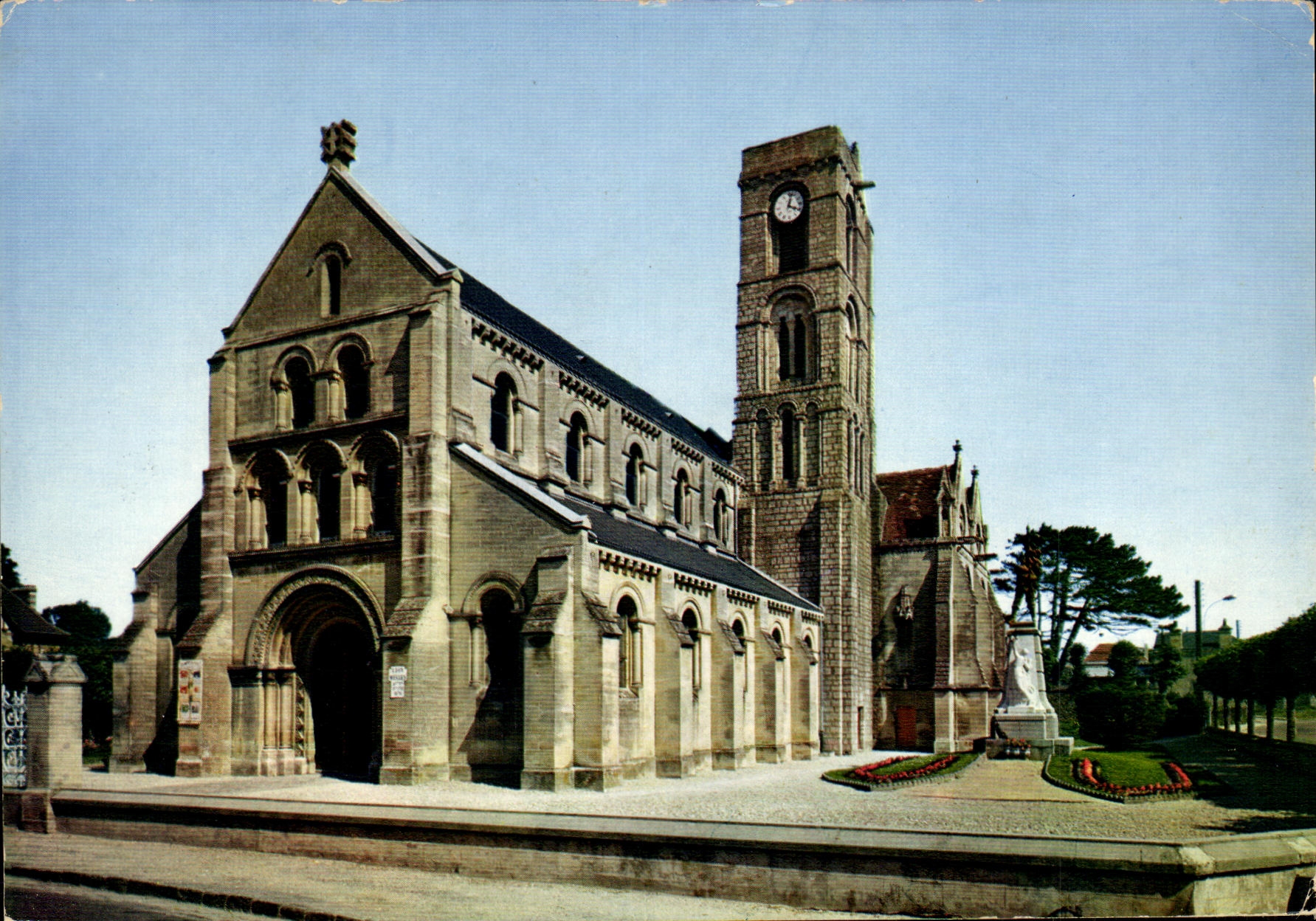 MODERN CARD Lion sur Mer L Church