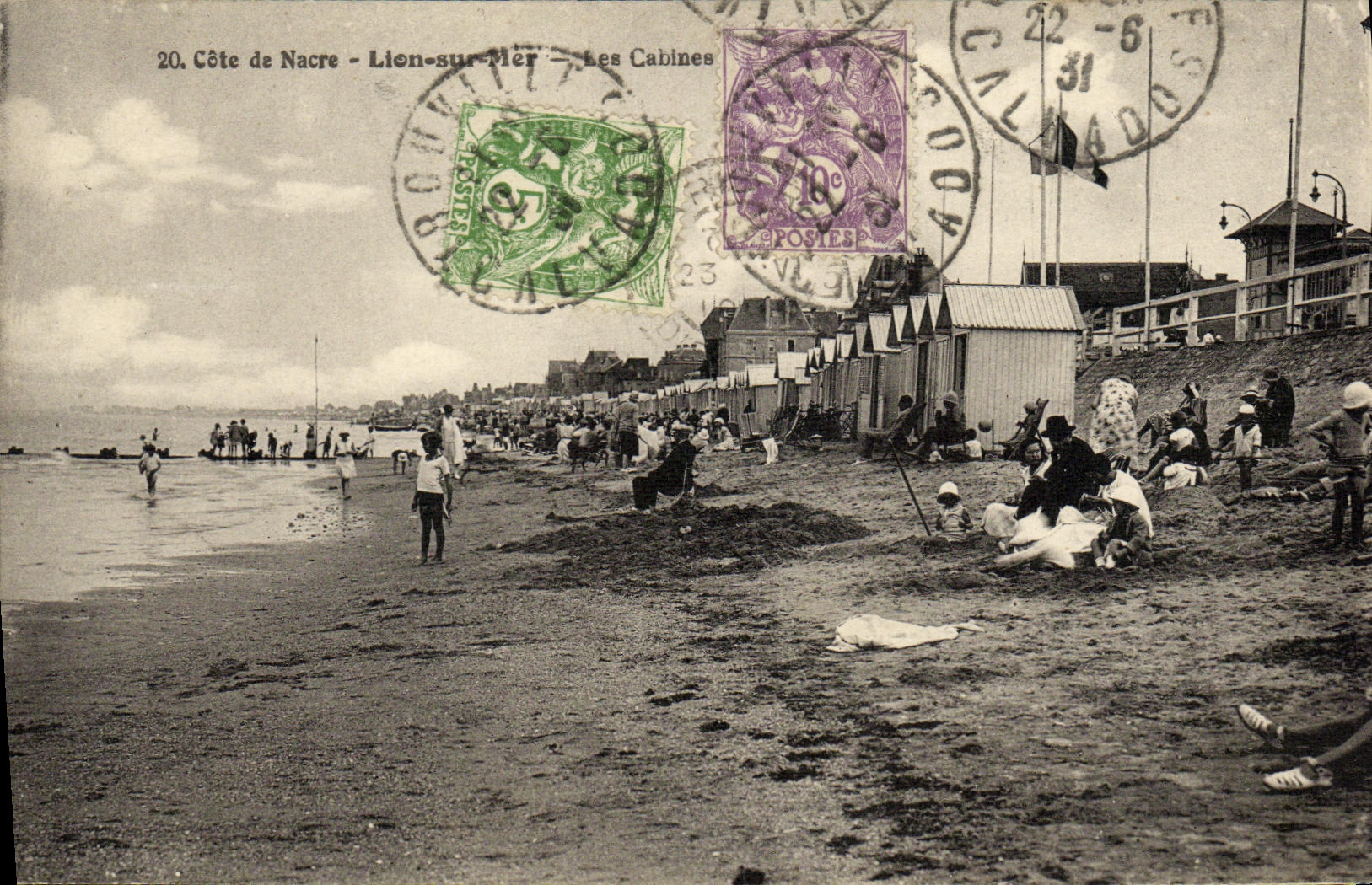 VINTAGE POSTCARD Lion sur Mer cabins