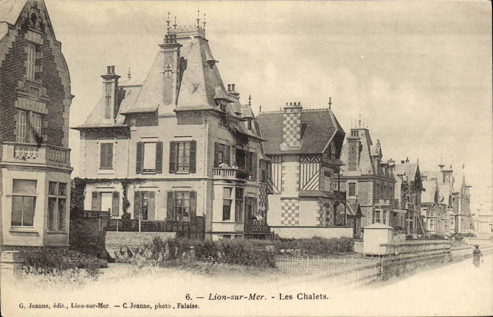 VINTAGE POSTCARD Lion sur Mer Country cottages