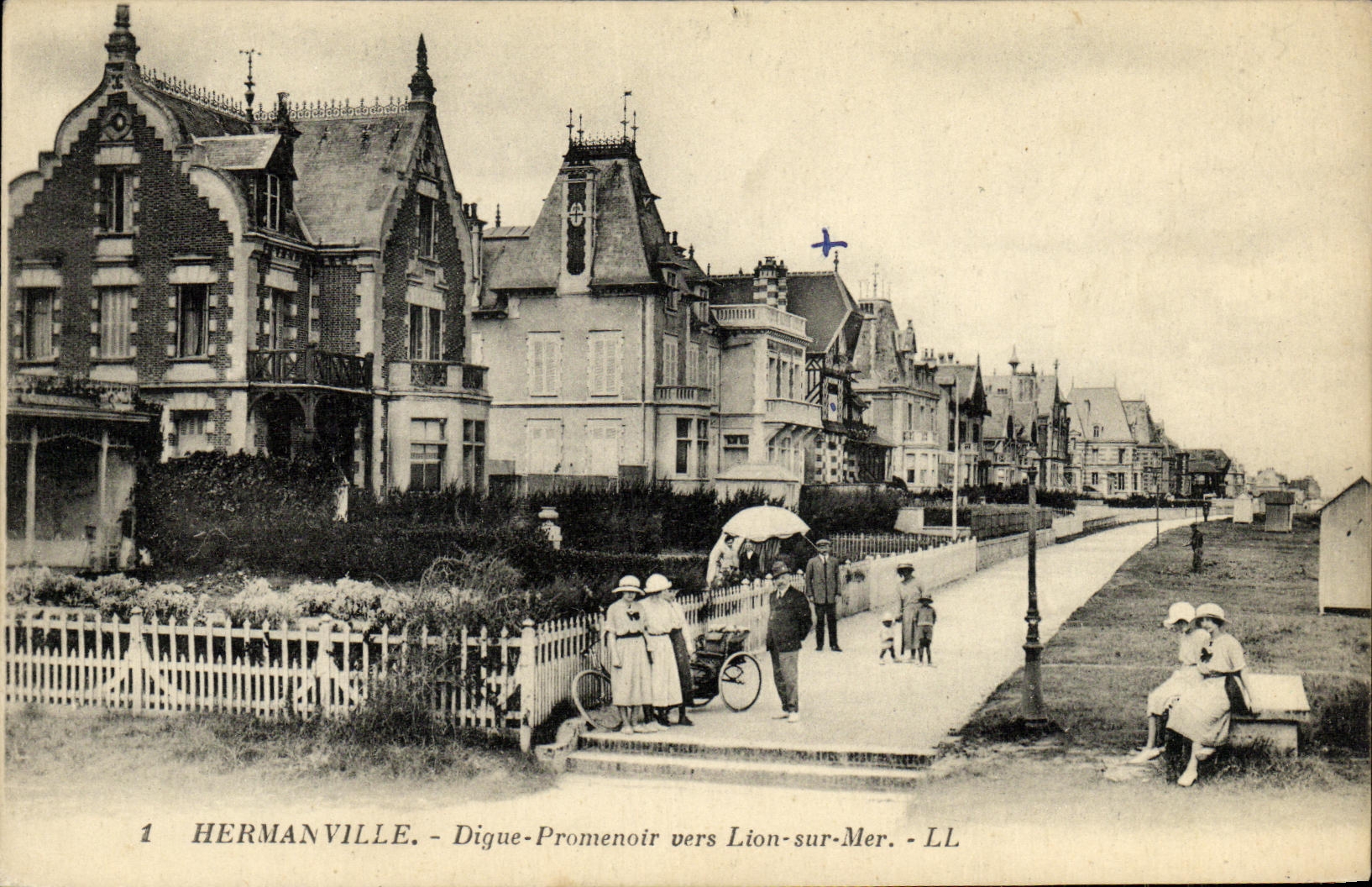 VINTAGE POSTCARD Hermanville Dams Promenade Towards Lion sur Mer