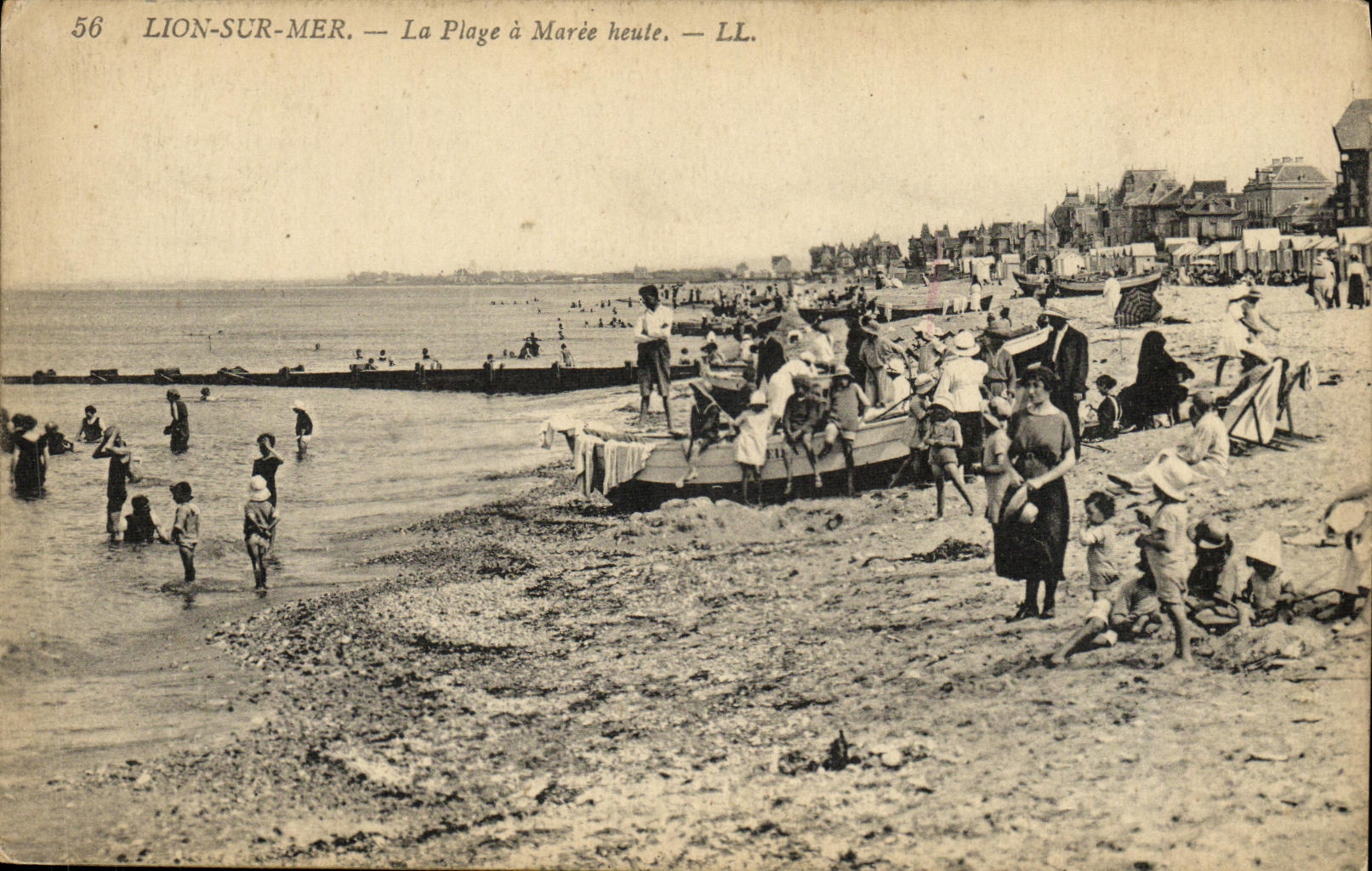 VINTAGE POSTCARD Lion sur Mer the Beach has High tide Children