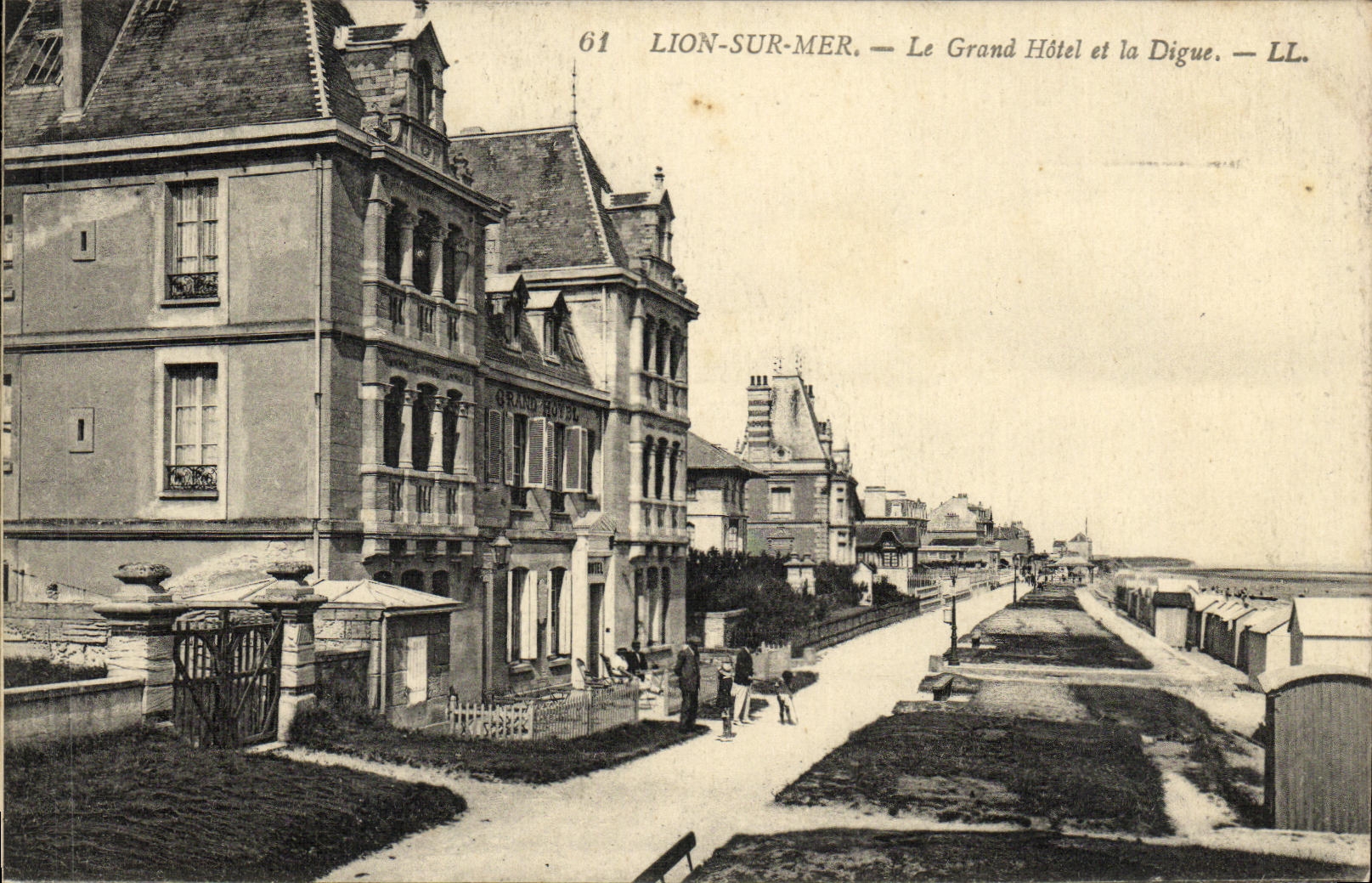 VINTAGE POSTCARD Lion sur Mer the Large Hotel and the Dam