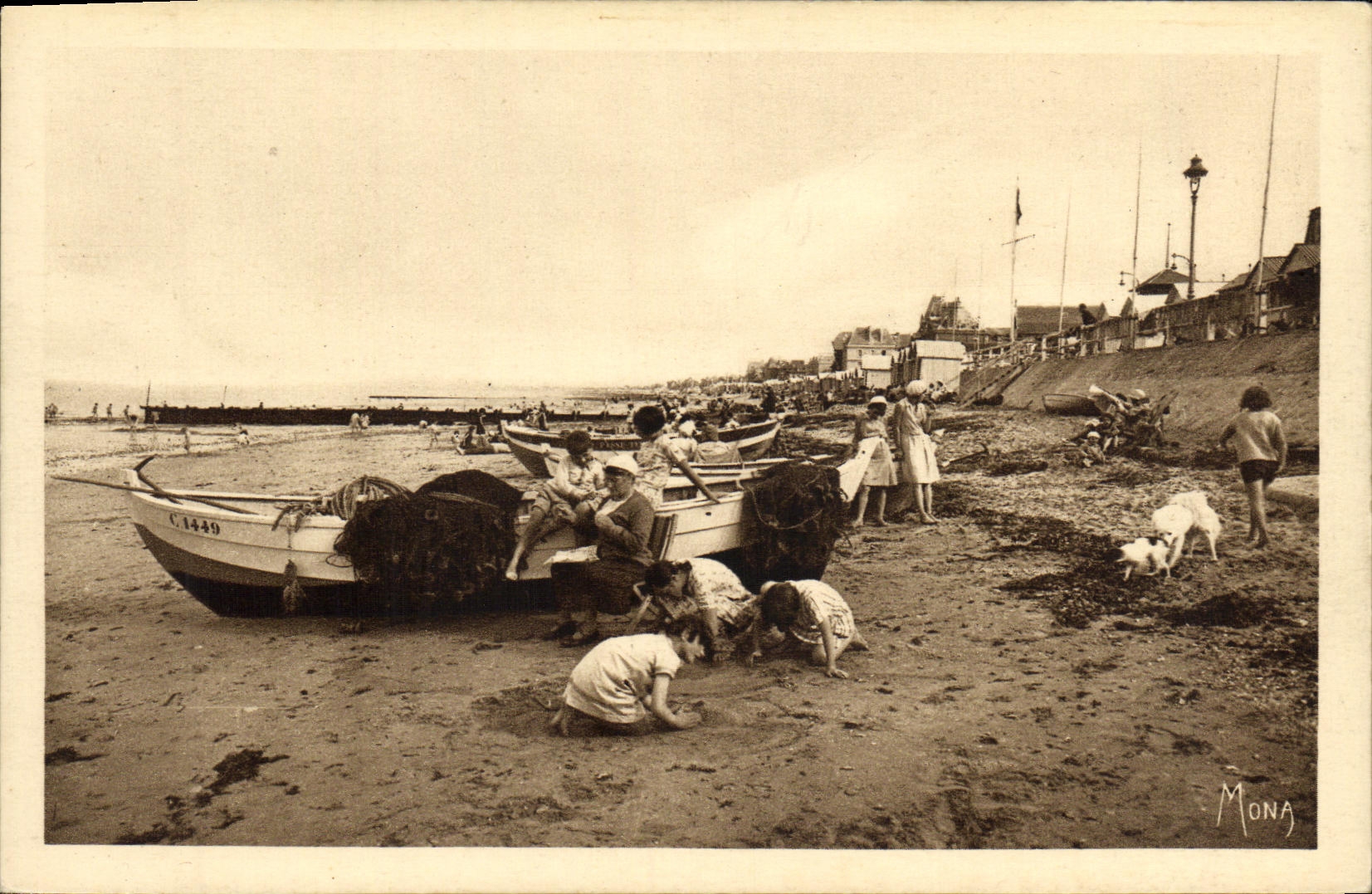 VINTAGE POSTCARD Lion sur Mer a sight of the beach Children