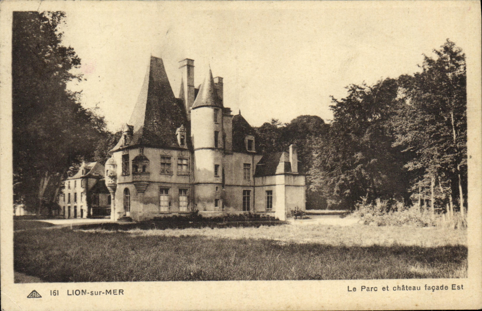 VINTAGE POSTCARD Lion sur Mer the park and the Facade castle Are
