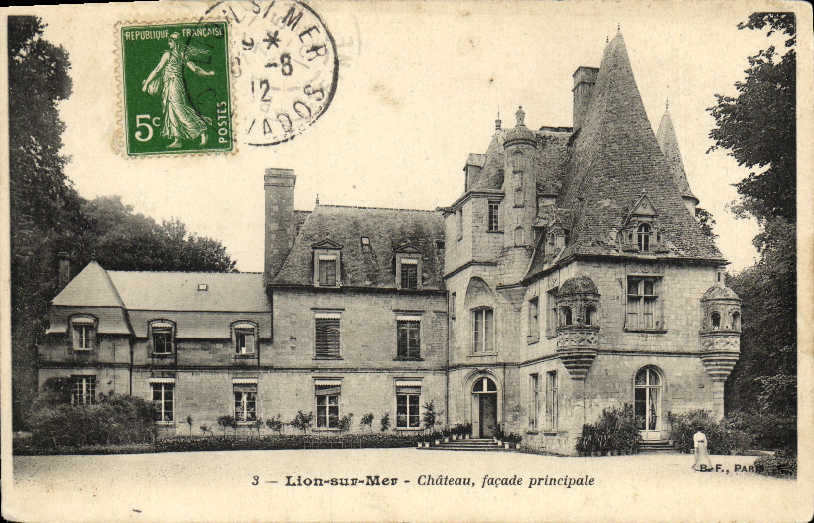 VINTAGE POSTCARD Lion sur Mer the Castle principal Frontage