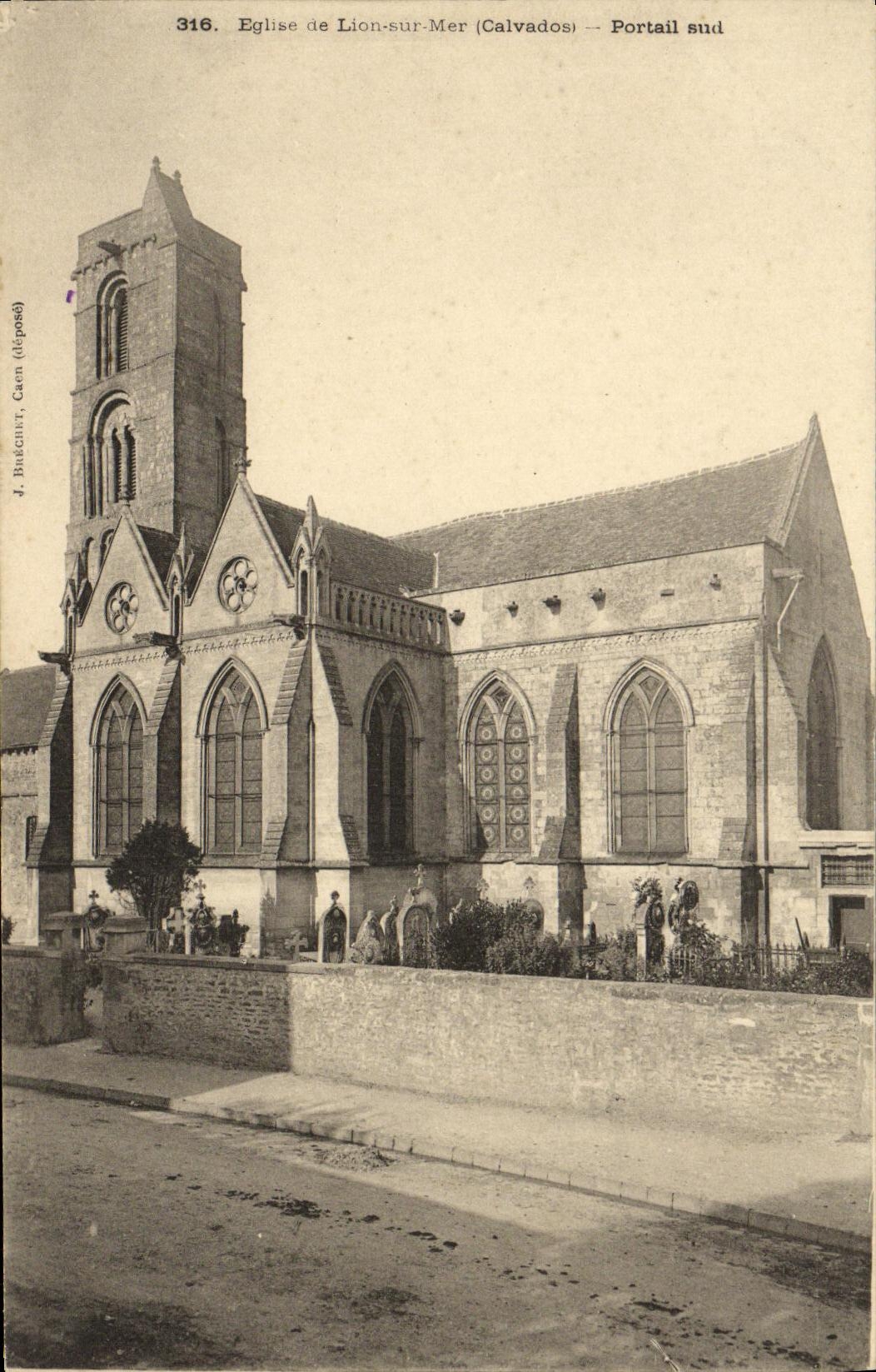 VINTAGE POSTCARD Lion sur Mer Church of Southern Gate