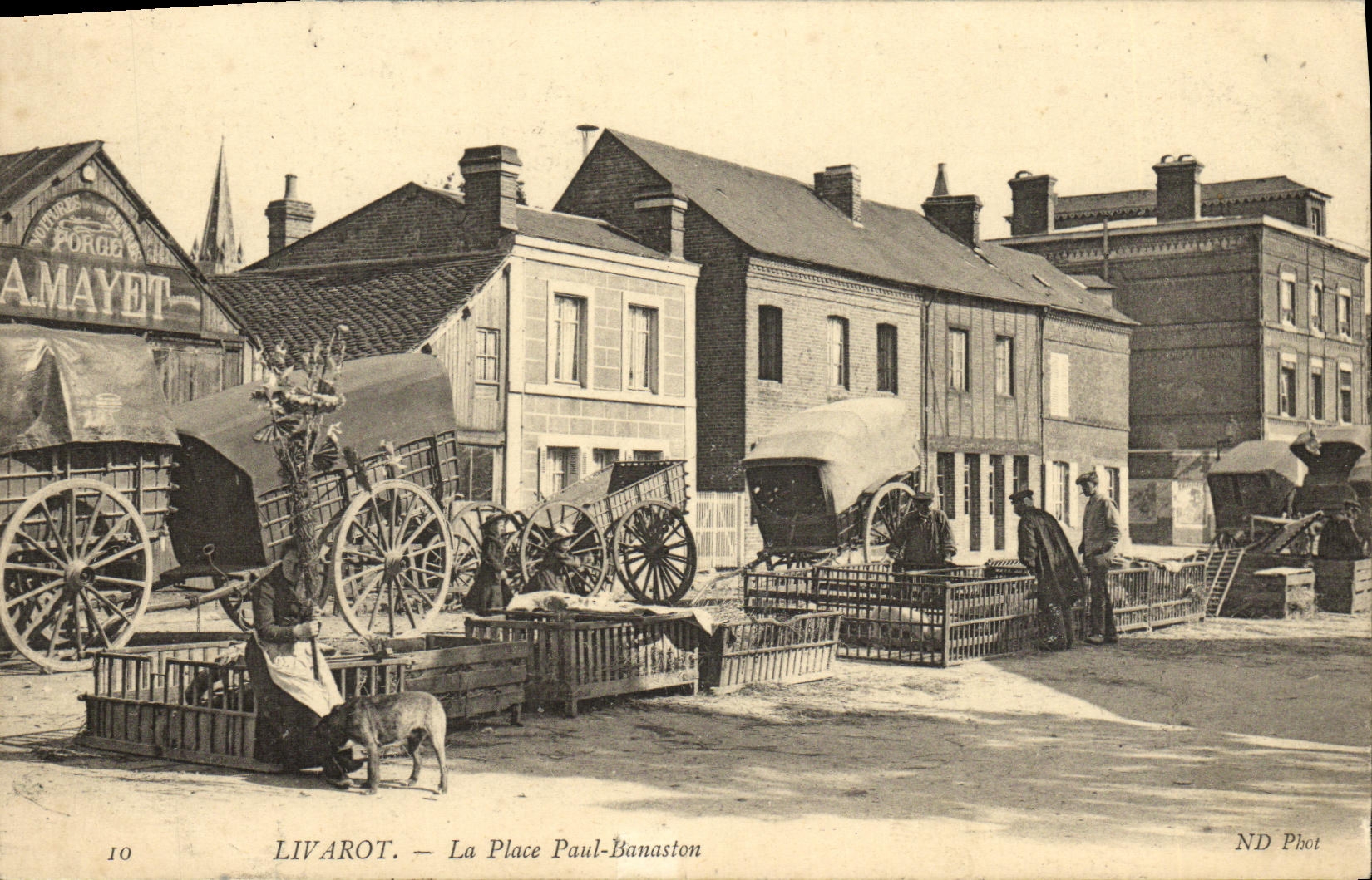 CPA Livarot La Place Paul Banaston TOP