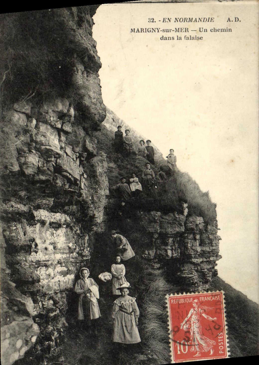 VINTAGE POSTCARD Marigny on Sea a way in cliff