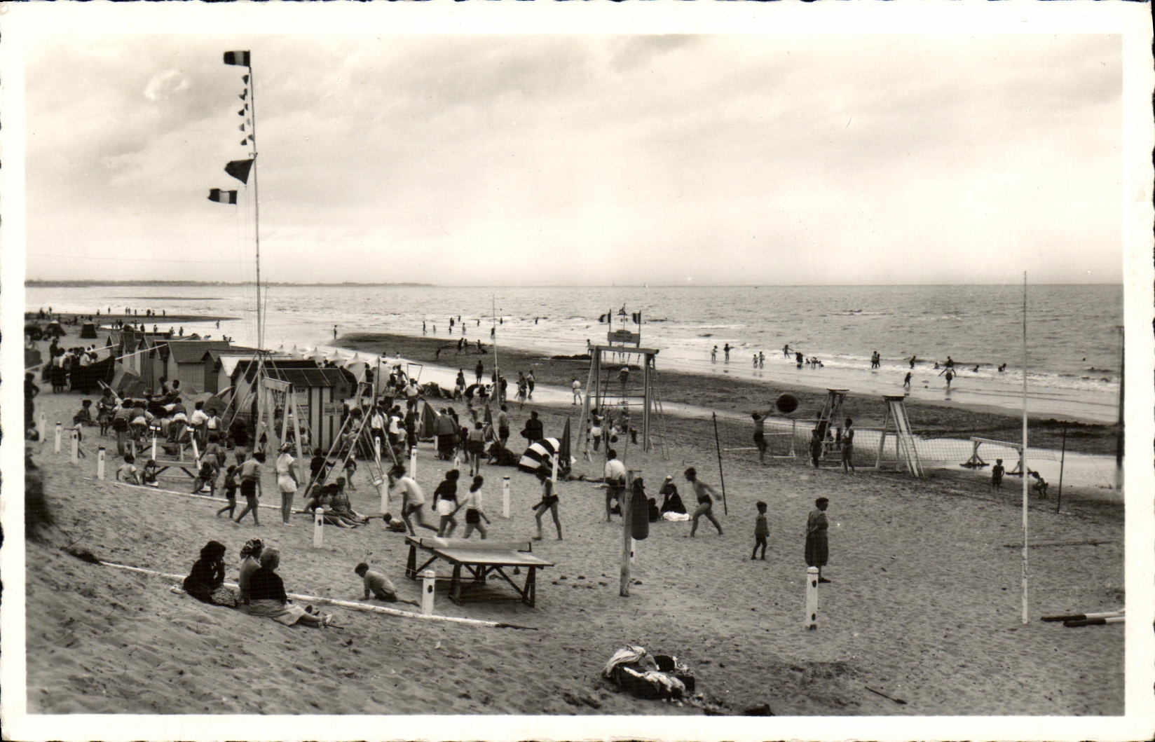 MODERN CARD Merville Franceville the Beach Volleyball Ball