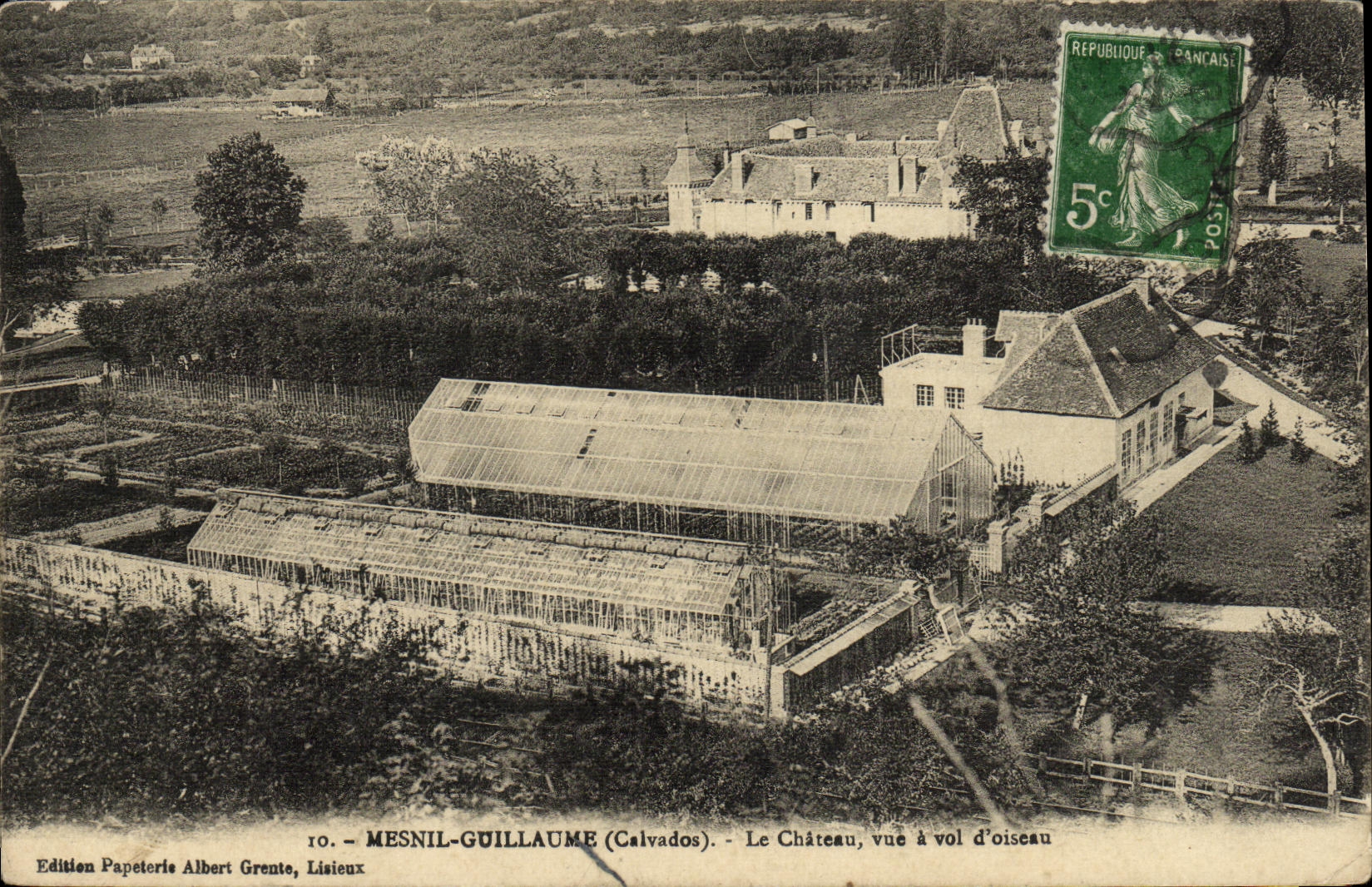CPA Mesnil Guillaume Le Chateau vue a vol d oiseau