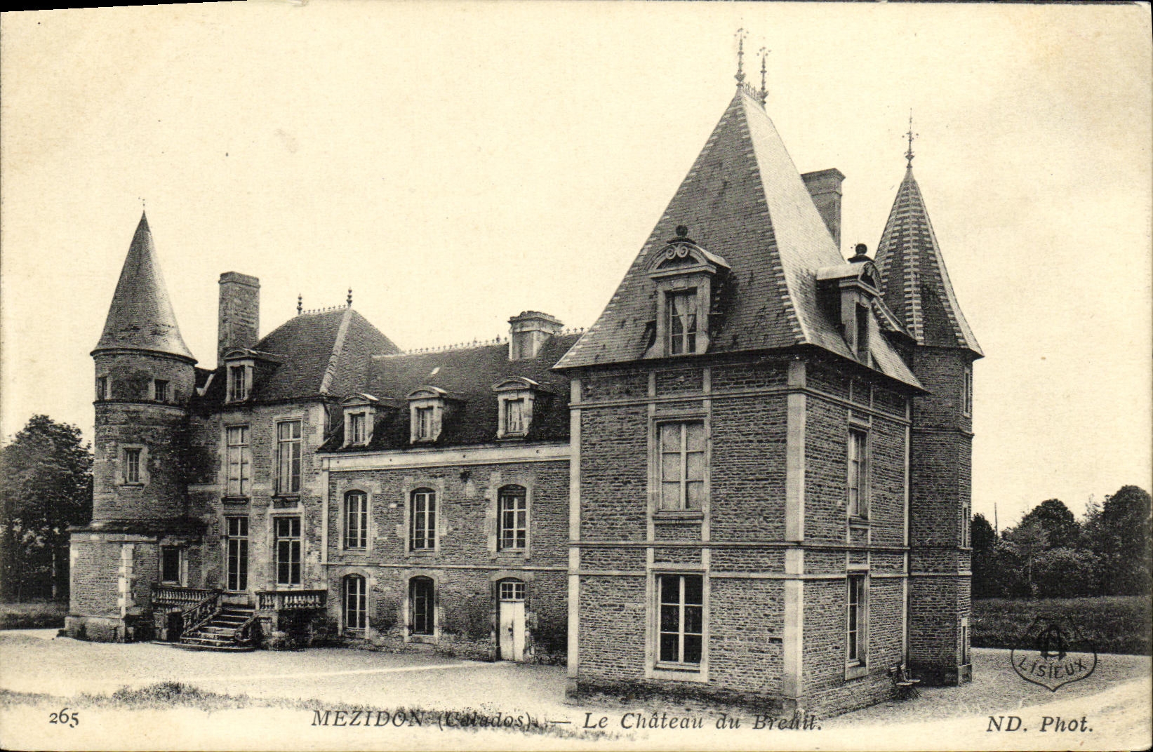 VINTAGE POSTCARD Mezidon the Castle of Breuil