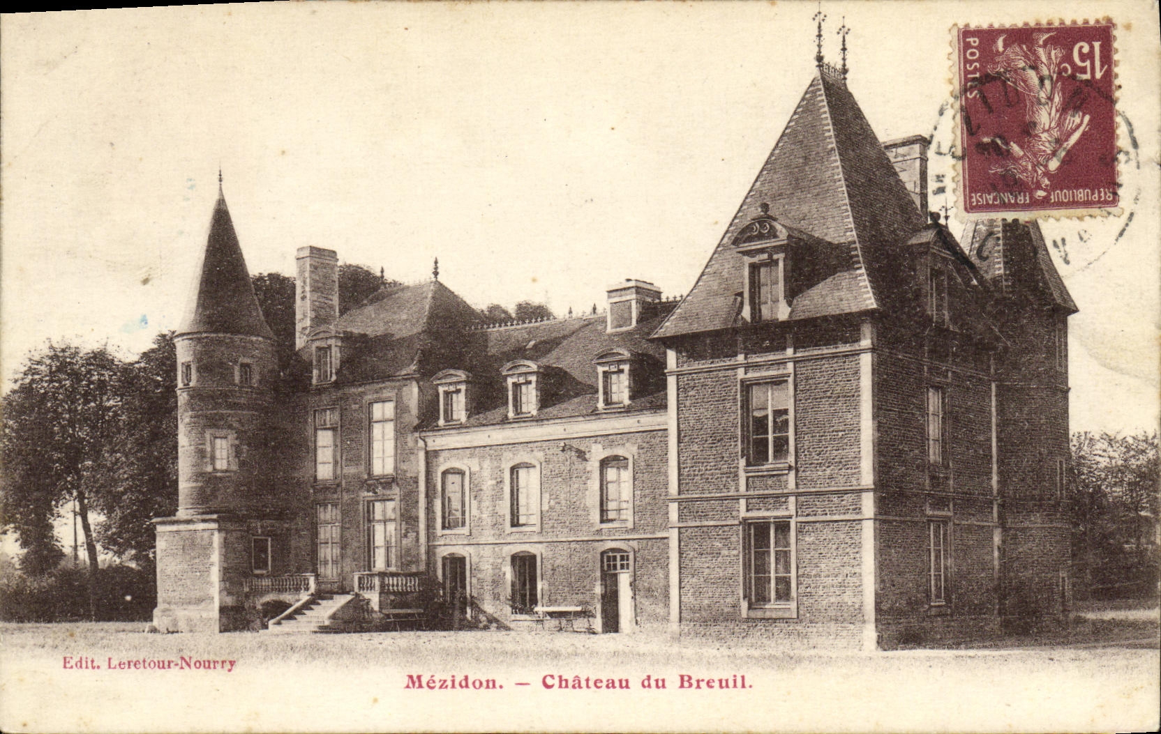 VINTAGE POSTCARD Mezidon Castle of Breuil