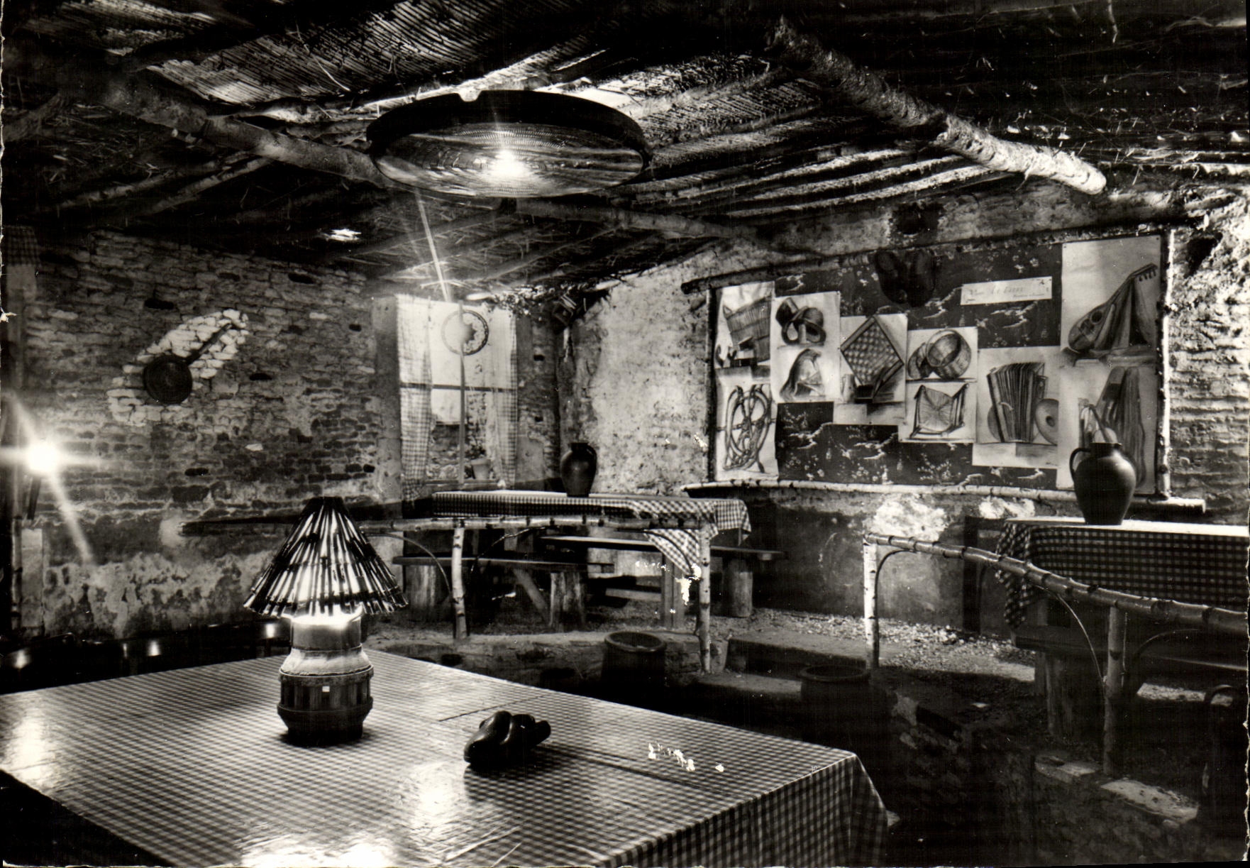 CPM La Taverne Moult 