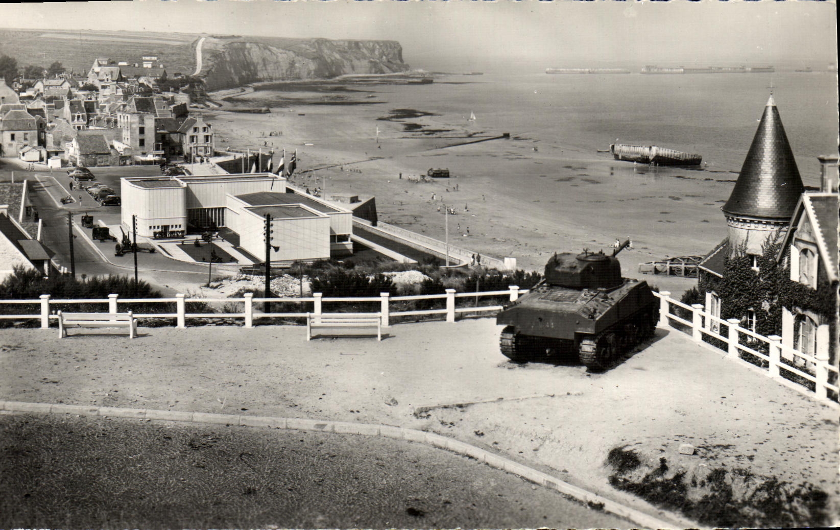 MODERN CARD Arromanches Winston Port View tank