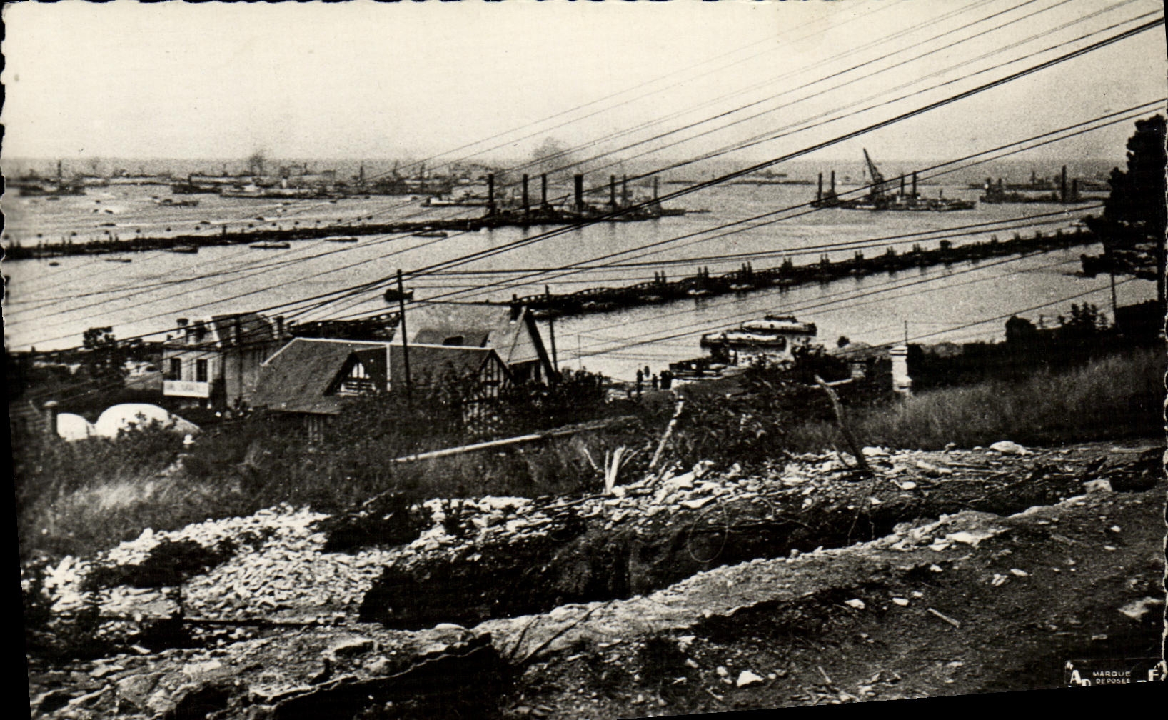 MODERN CARD Arromanches les Bains the Port of the Release Seen on the port piers of unloading