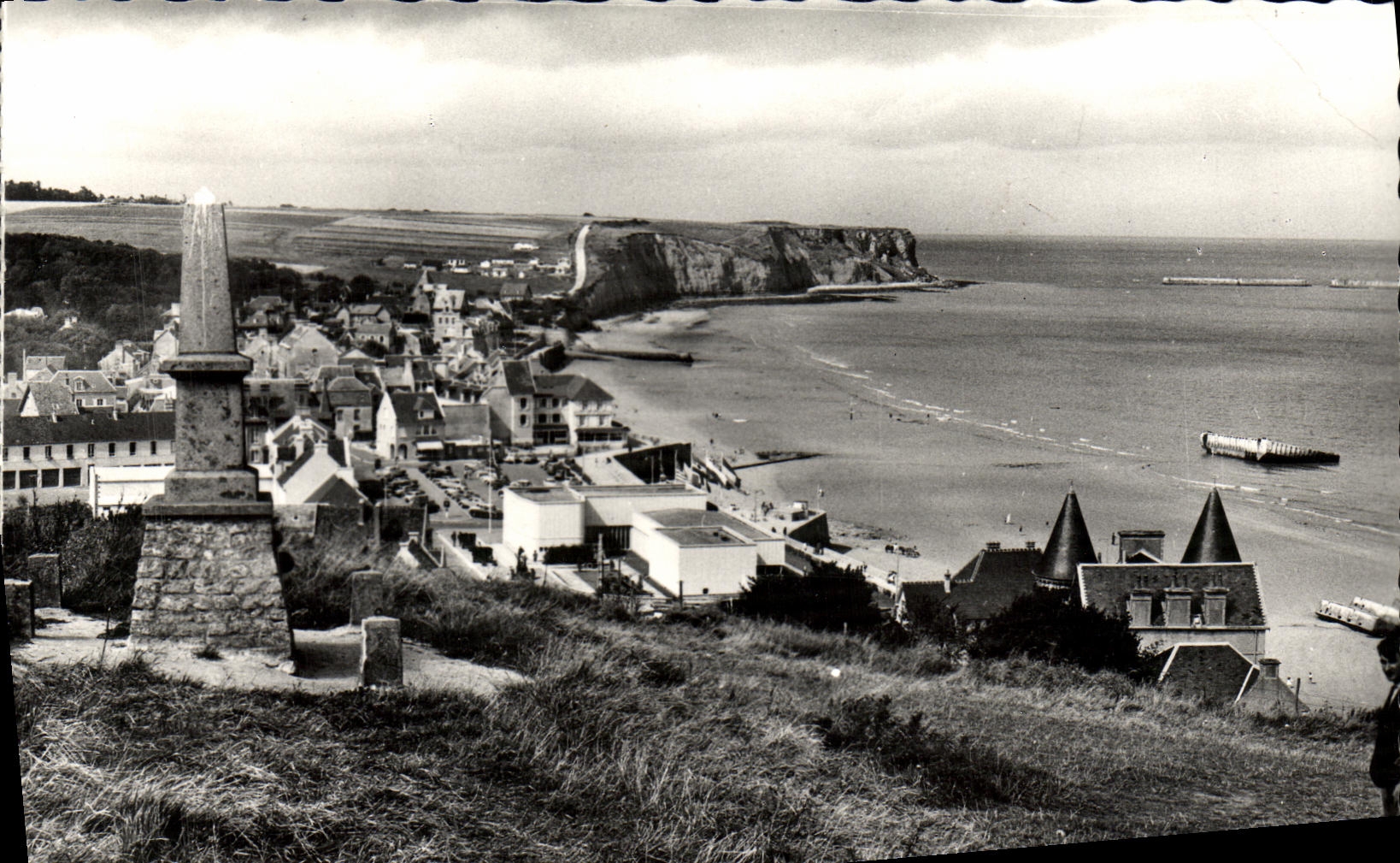MODERN CARD Arromanches View of the Beach Port winston and the Museum