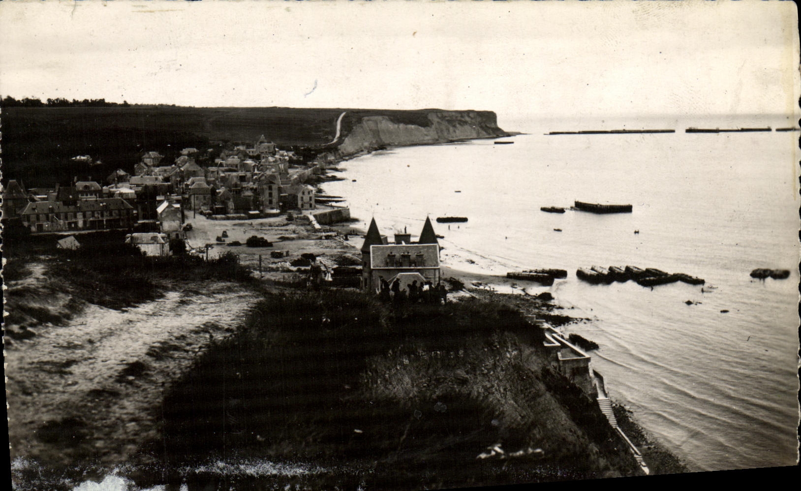 MODERN CARD Arromanches Winston Port View of the city and the Artificial harbor Set up June