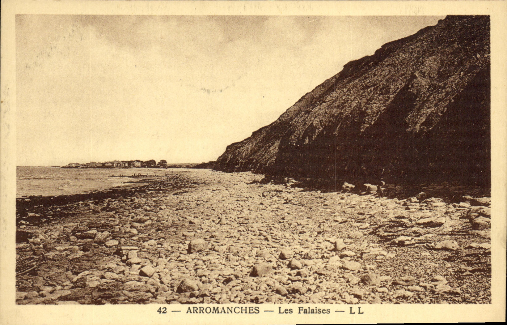 Acantilados de Arromanches de la POSTAL de la VENDIMIA