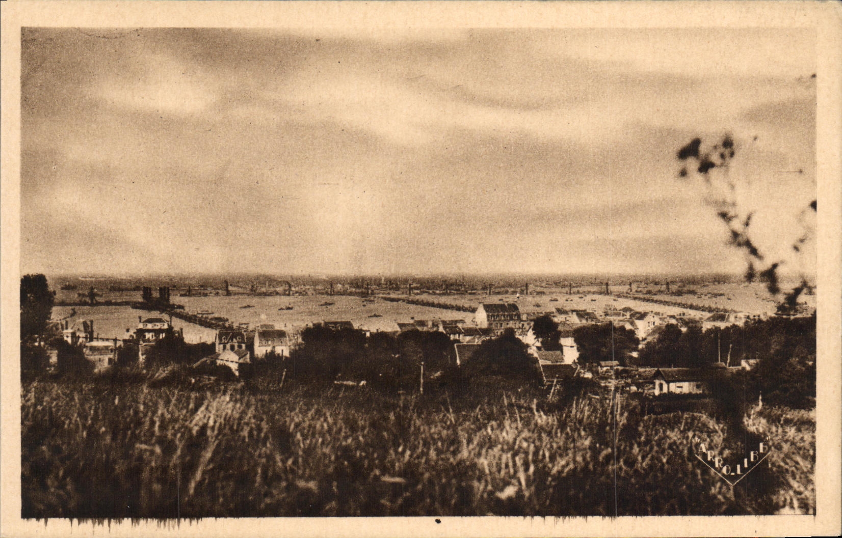 POSTAL Arromanches de la VENDIMIA les Bains el puerto de la opinion del lanzamiento sobre la descarga