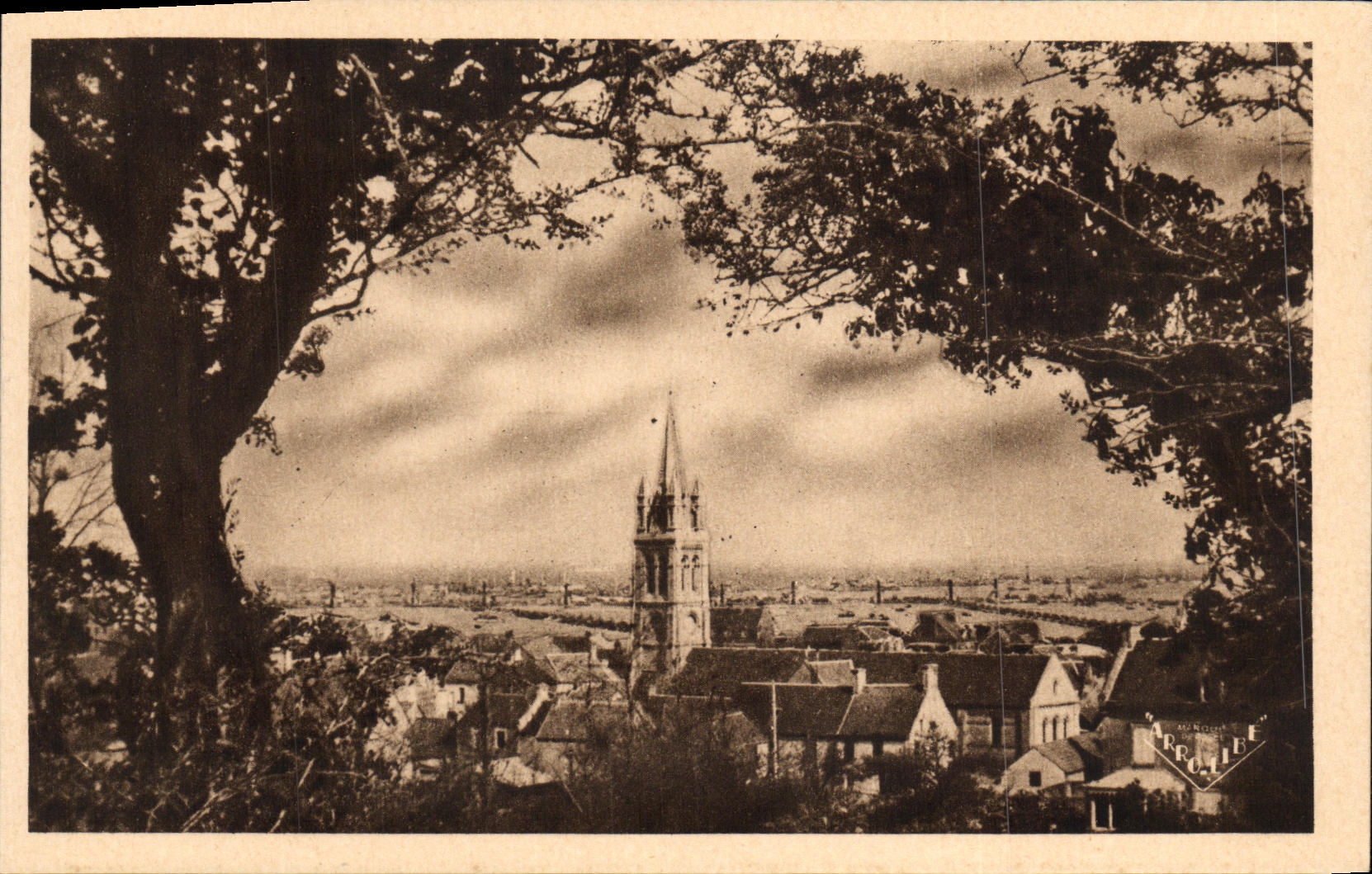 POSTAL Arromanches de la VENDIMIA les Bains el puerto del panorama general del lanzamiento en el puerto de desembarque
