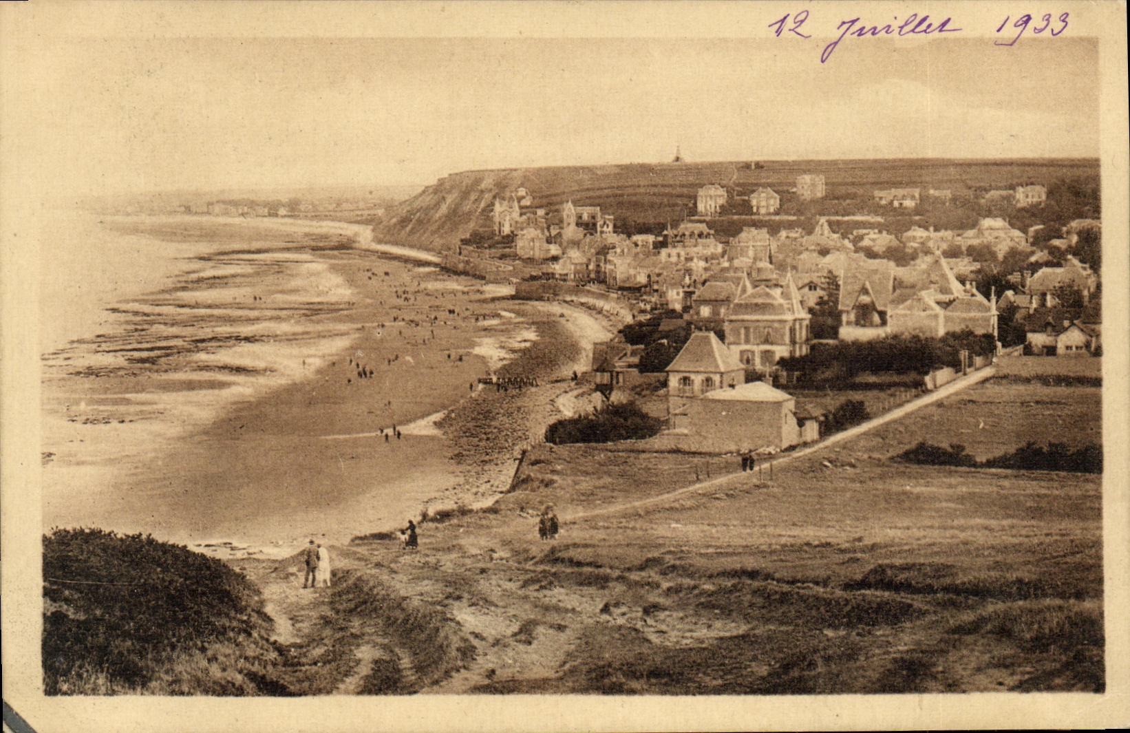 Opinion de Arromanches de la POSTAL de la VENDIMIA tomada de los acantilados De Tracy
