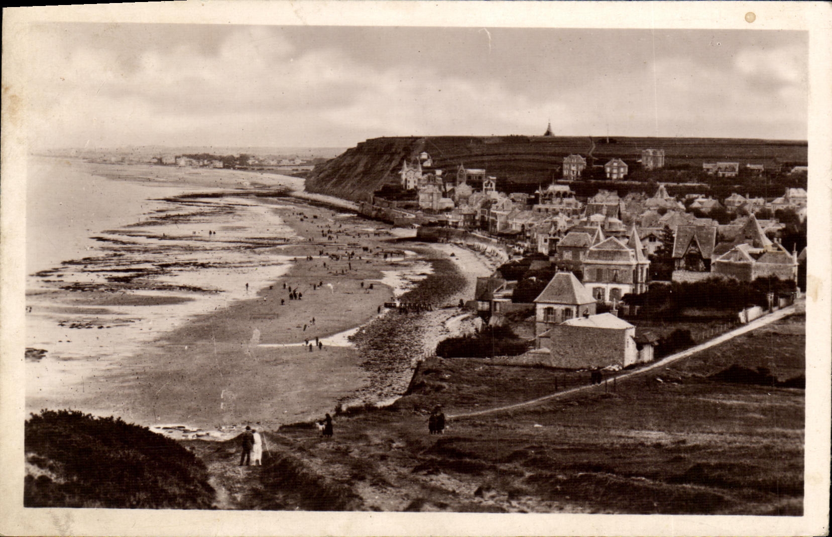 CPA Arromanches les Bains Vue generale prise des Falaises de Tracy
