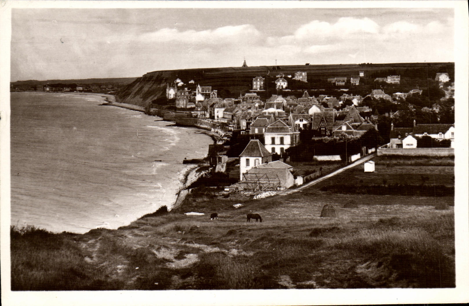 POSTAL MODERNA opinion de Arromanches tomada de acantilados de Tracy