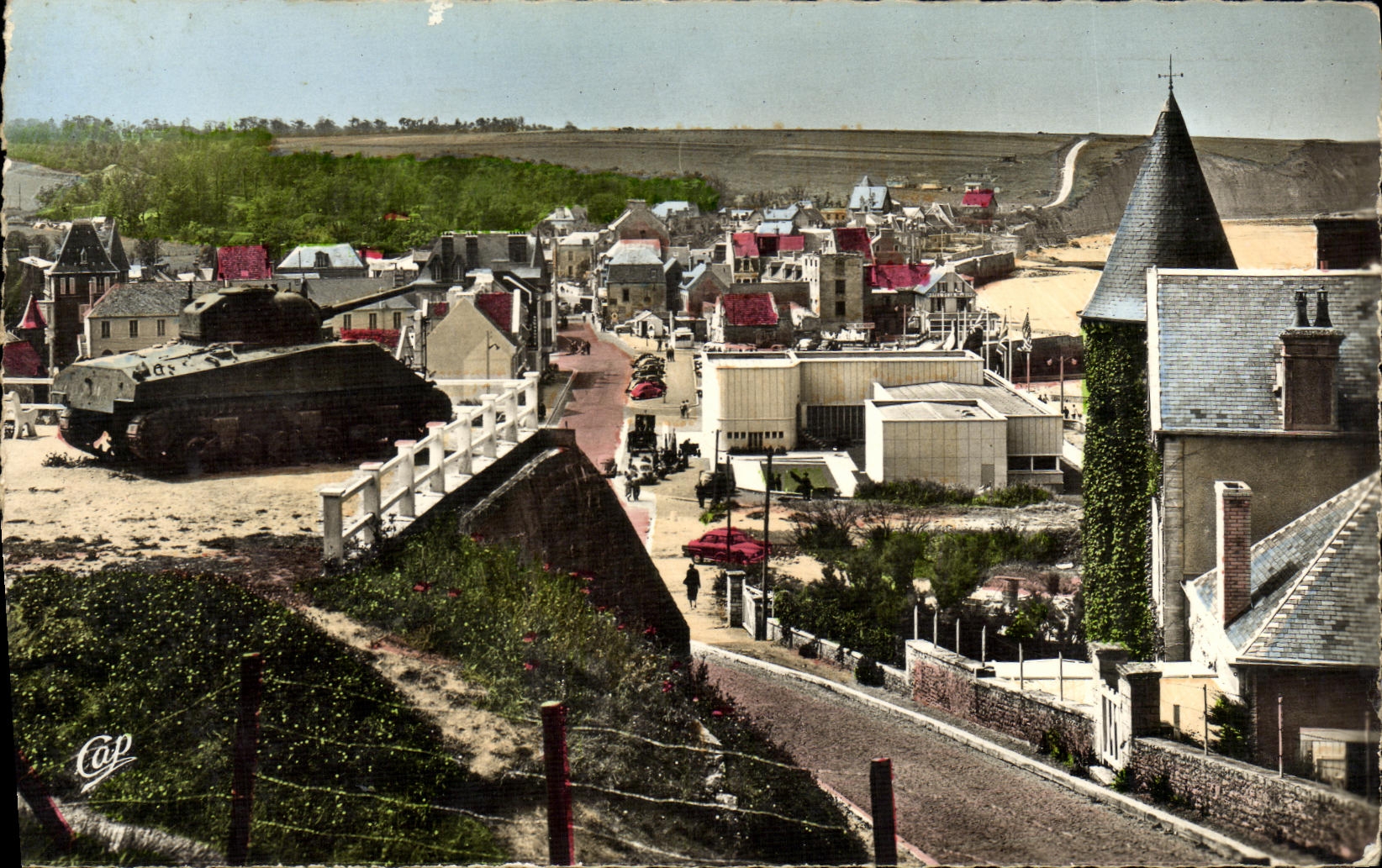 POSTAL MODERNA puerto de Arromanches les Bains del tanque de la opinion del lanzamiento