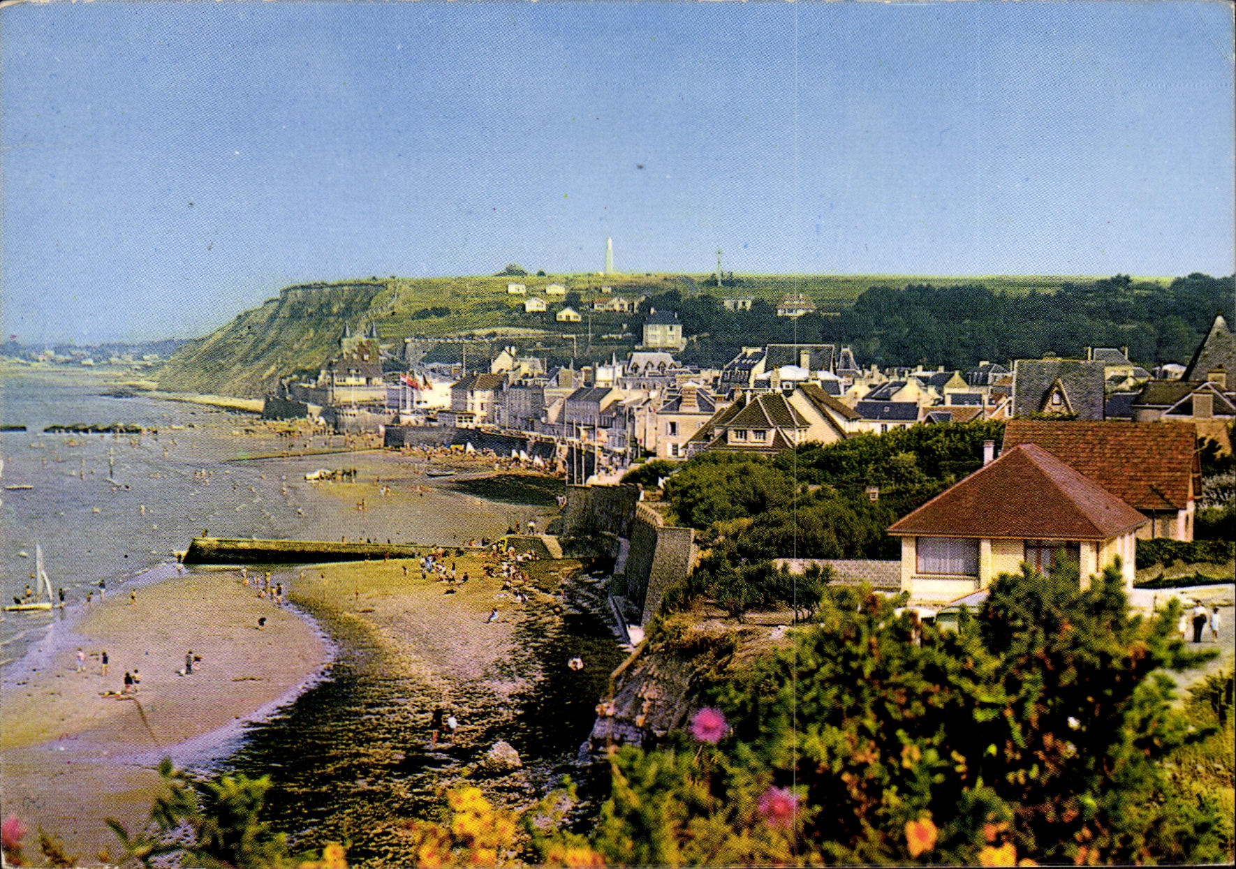 CPM Arromanches Vue generale des falaises de Tracy